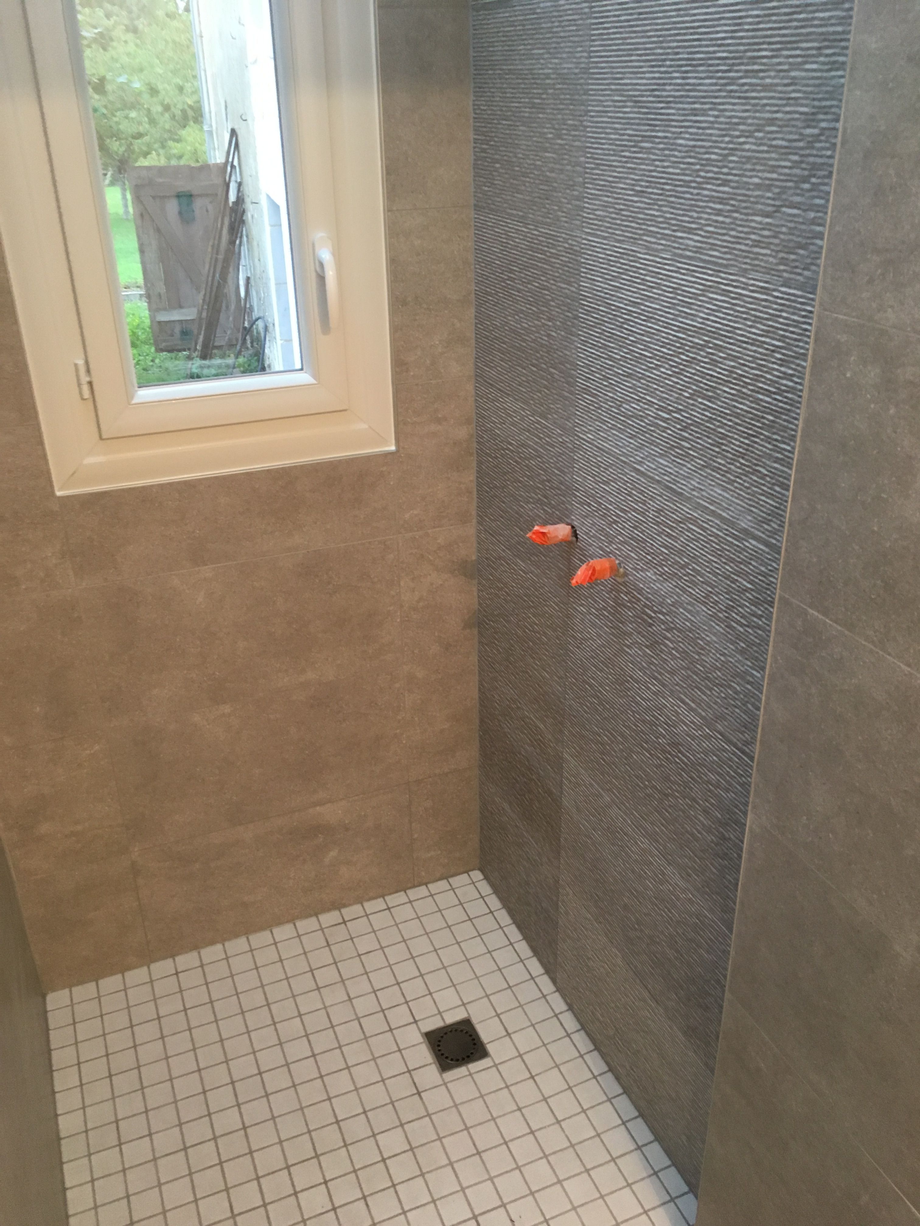 Pose de carrelage pour une douche italienne à Vaas - 2 sur 2