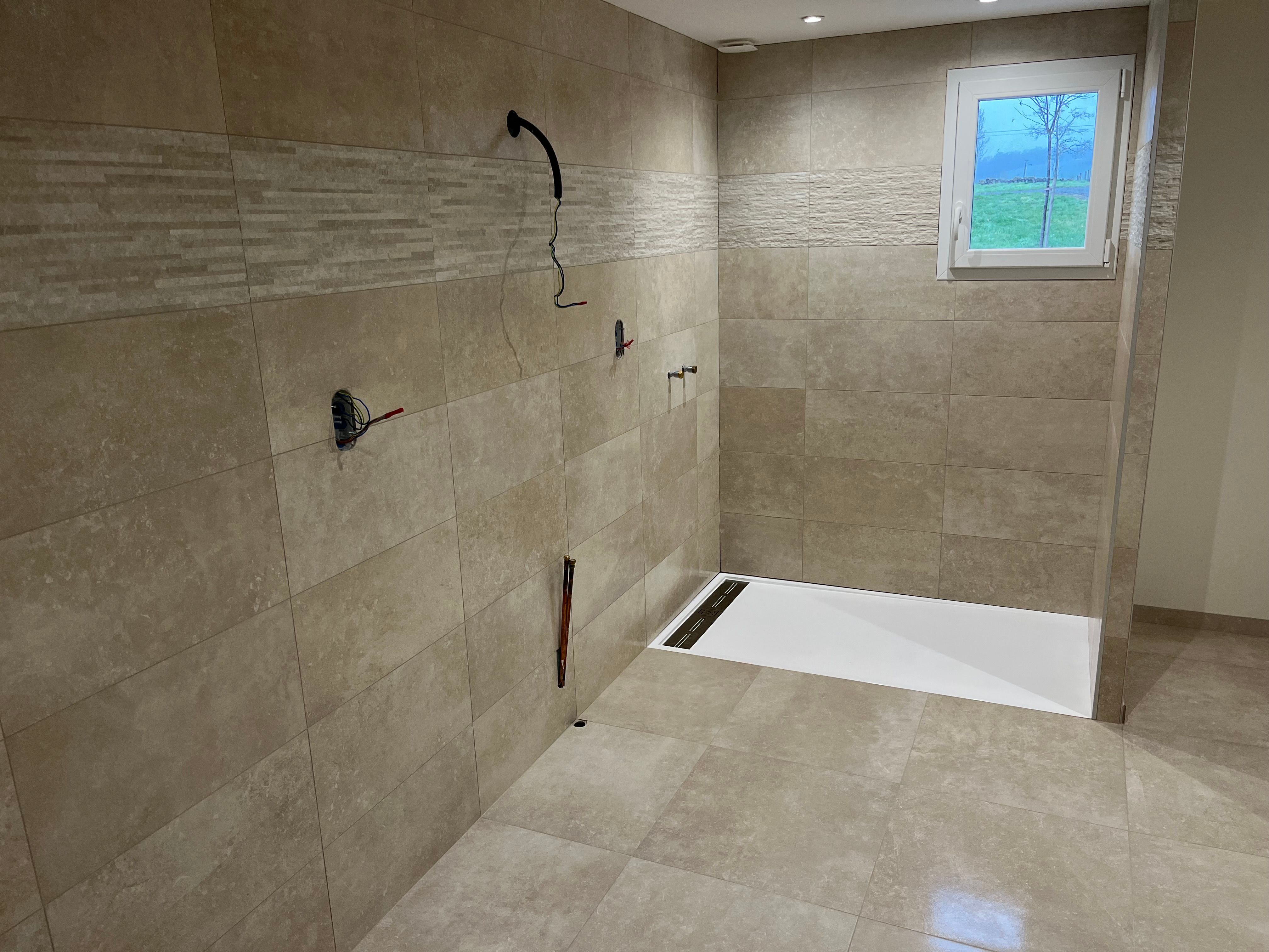 Pose de carrelage dans une salle de bain à Vaas - 2 sur 2