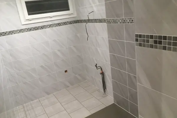 Préparation des murs pour une salle de bain à La Suze-sur-Sarthe Préparation des murs pour une salle de bain à La Suze-sur-Sarthe - 10 sur 11