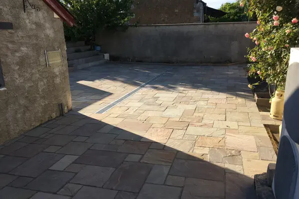 Pose d'un escalier et d'un palier en pierre à Beaumont-Pied-de-Bœuf Pose d'un escalier et d'un palier en pierre à Beaumont-Pied-de-Bœuf - 6 sur 10