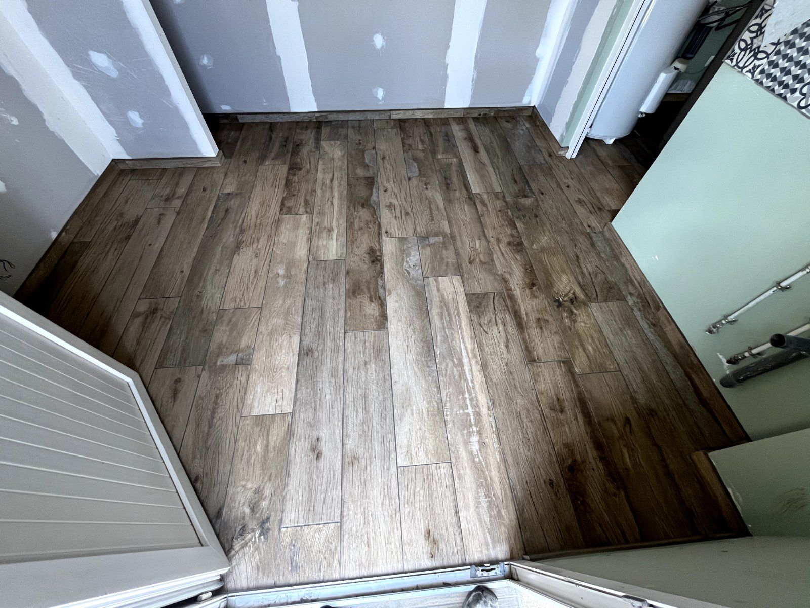 Pose de carrelage effet bois — Sol intérieur en Sarthe — photo 1 sur 1