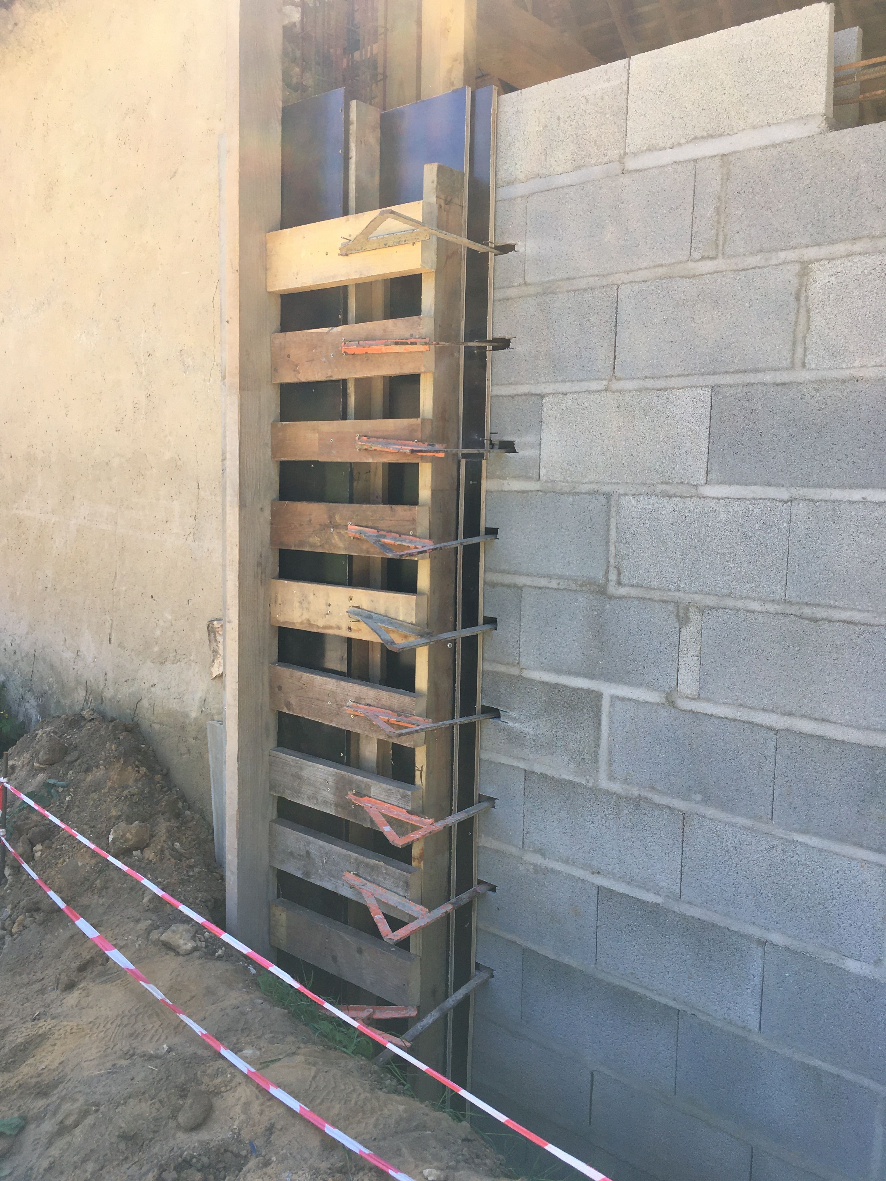 Préparation de mur en parpaings pour extension à Lavernat - 5 sur 20