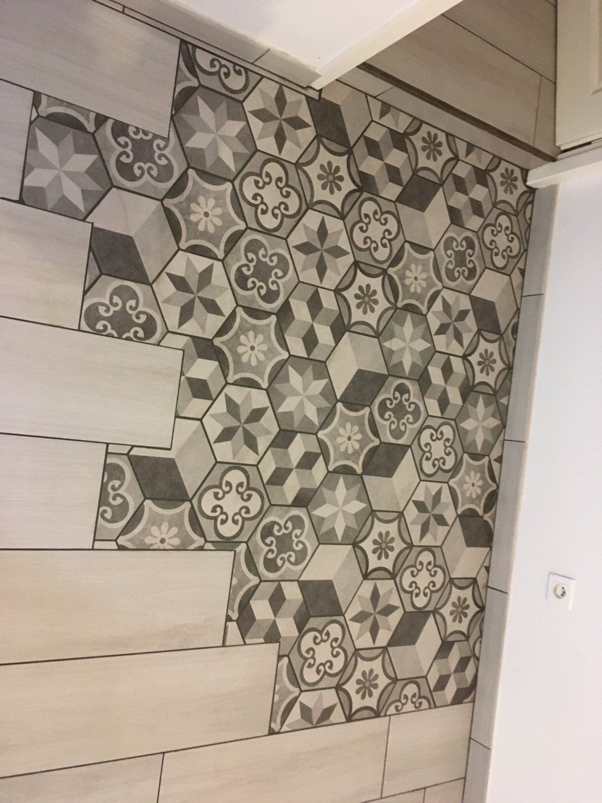 Pose de carrelage hexagonal et grès cérame au Mans — Sol intérieur à Le Mans