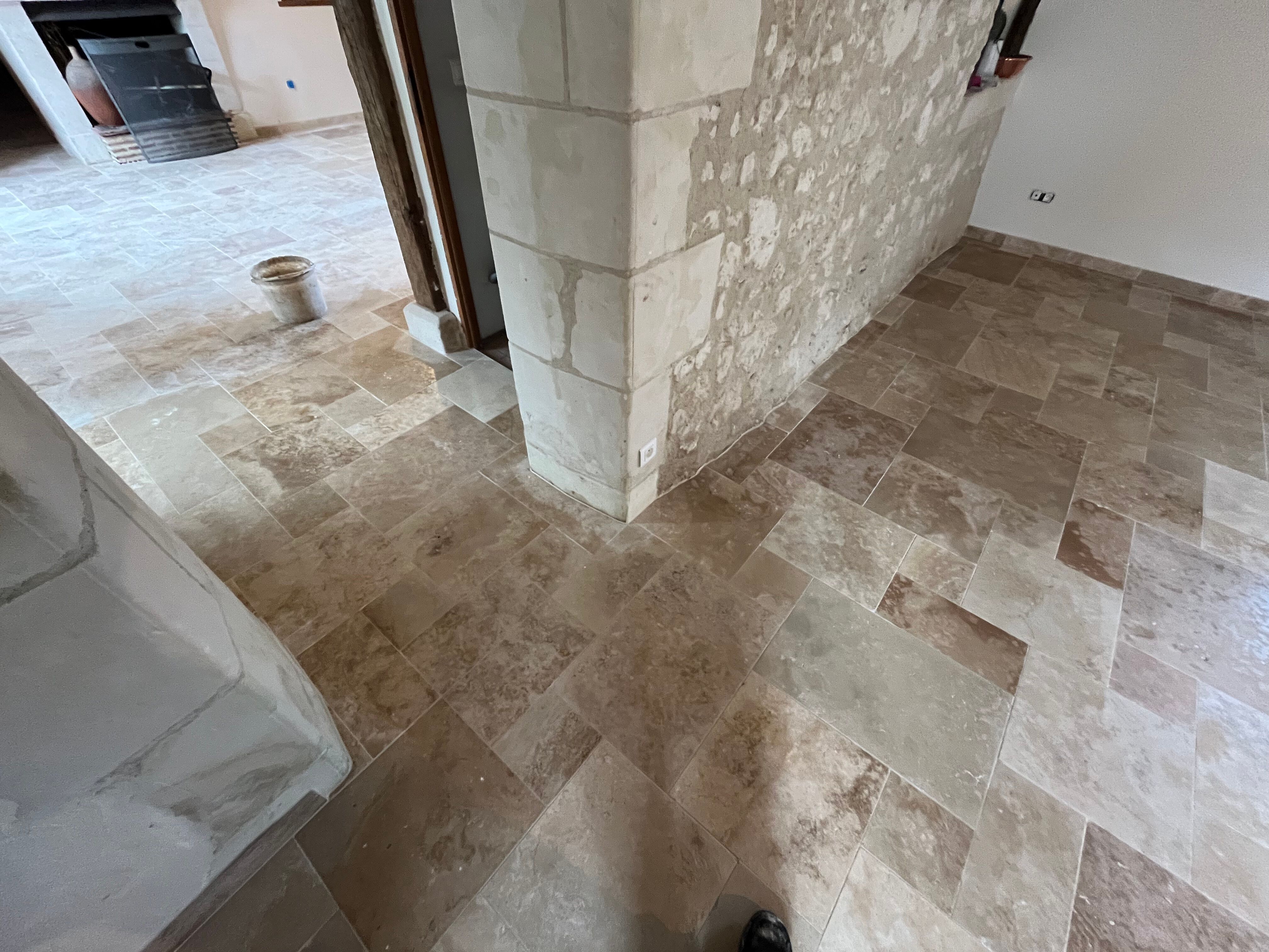 Rénovation et ponçage de sol en terre cuite à Mayet - 18 sur 20