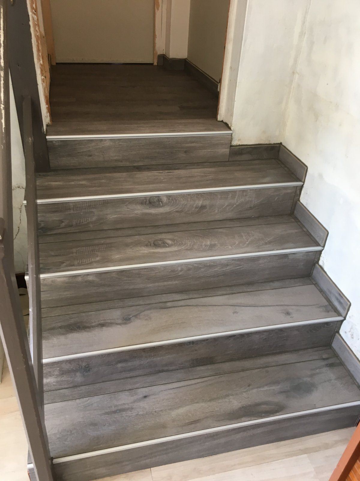 Rénovation d'escalier en grès cérame imitation bois à Mayet — Sol intérieur à Mayet