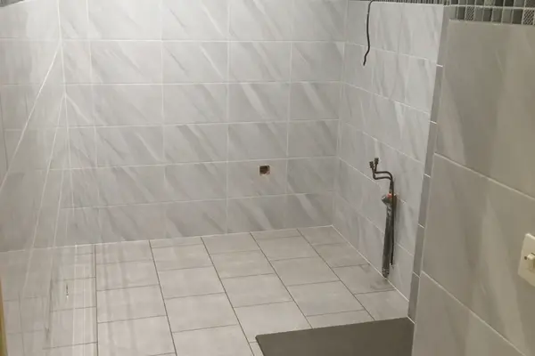 Préparation des murs pour une salle de bain à La Suze-sur-Sarthe Préparation des murs pour une salle de bain à La Suze-sur-Sarthe - 8 sur 11