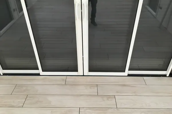 Pose de carrelage au sol dans un couloir à Montval-sur-Loir Pose de carrelage au sol dans un couloir à Montval-sur-Loir - 7 sur 20