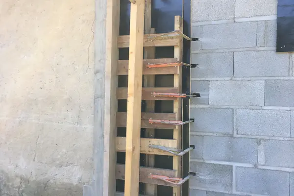 Préparation de mur en parpaings pour extension à Lavernat Préparation de mur en parpaings pour extension à Lavernat - 10 sur 20