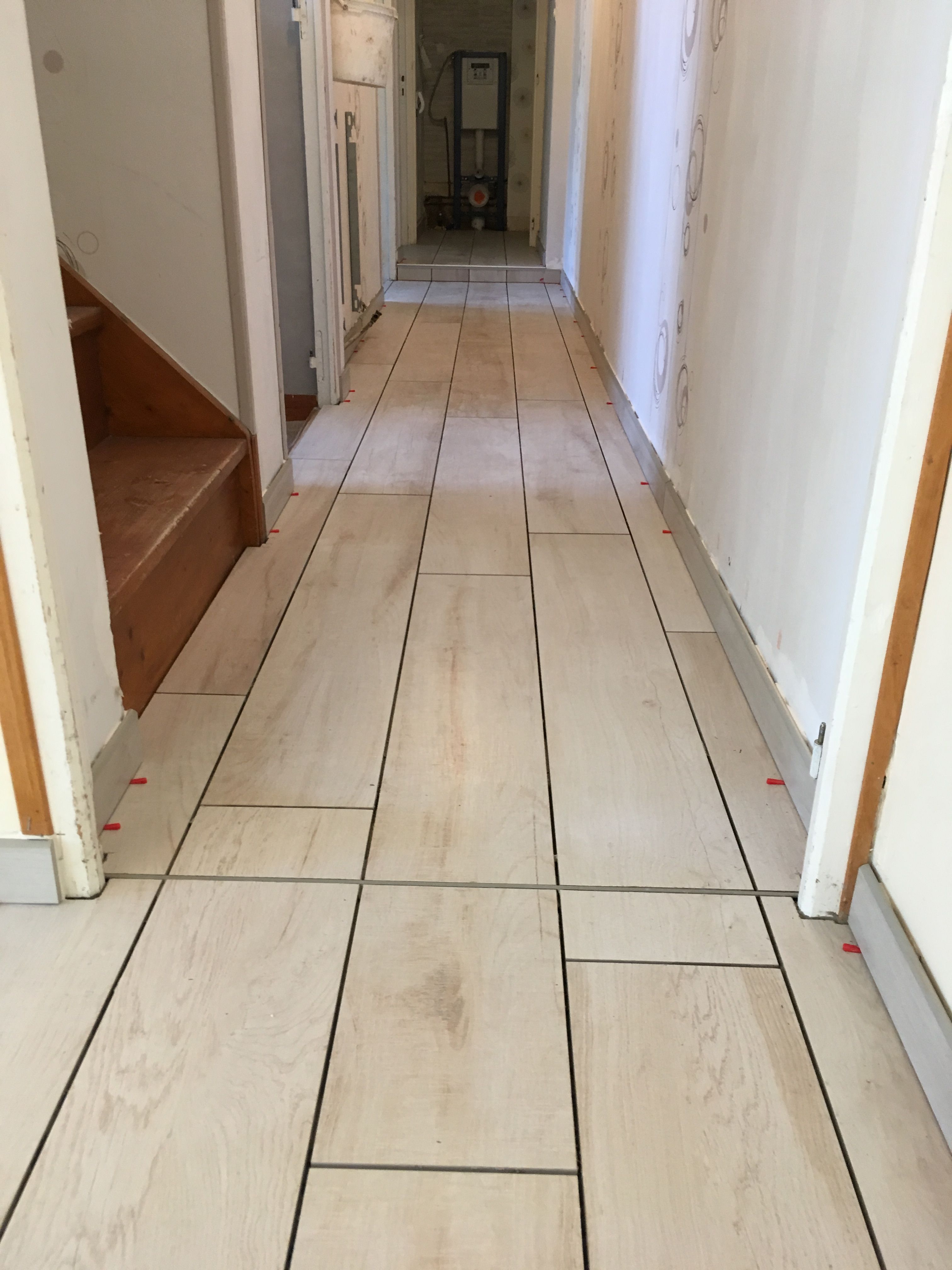 Pose de carrelage au sol dans un couloir à Montval-sur-Loir - 13 sur 20