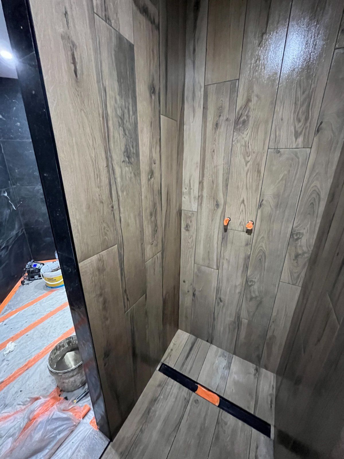 Rénovation de douche en grès cérame imitation bois à Saint-Ouen-en-Belin — Salle de bain à Saint-Ouen-en-Belin — photo 9 sur 9