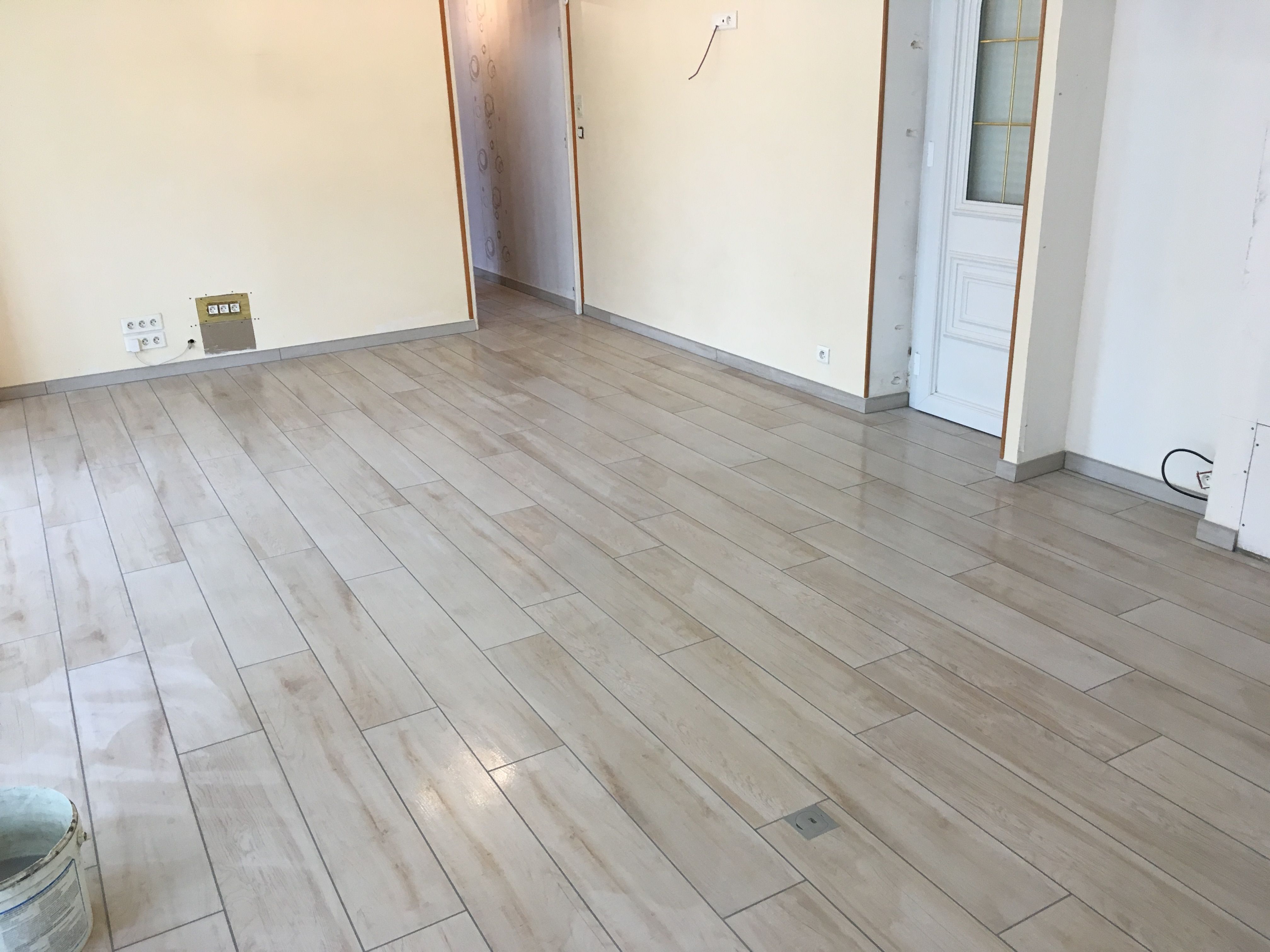 Pose de carrelage au sol dans un couloir à Montval-sur-Loir - 16 sur 20
