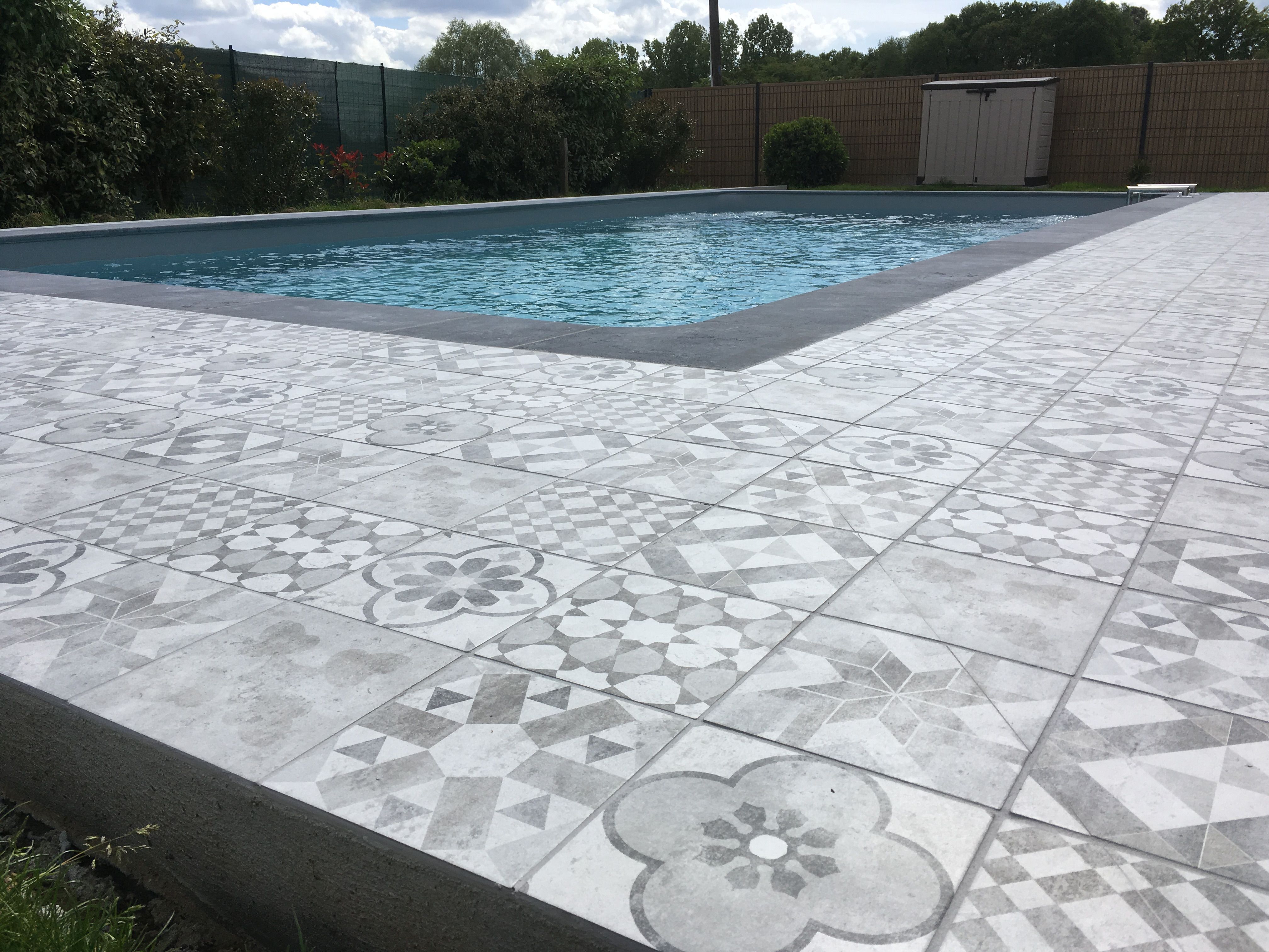 Pose de carrelage autour d'une piscine à Moncé-en-Belin - 9 sur 9