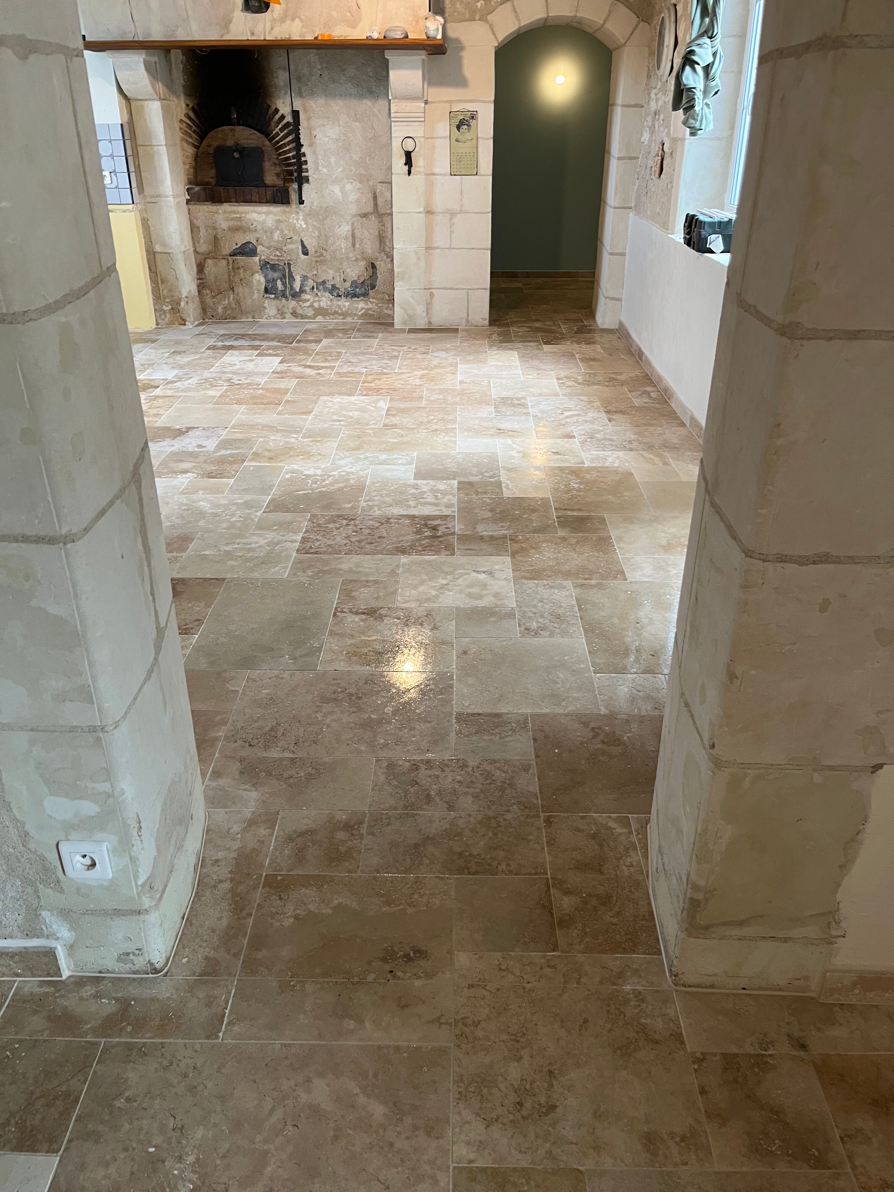 Rénovation et ponçage de sol en terre cuite à Mayet - 15 sur 20