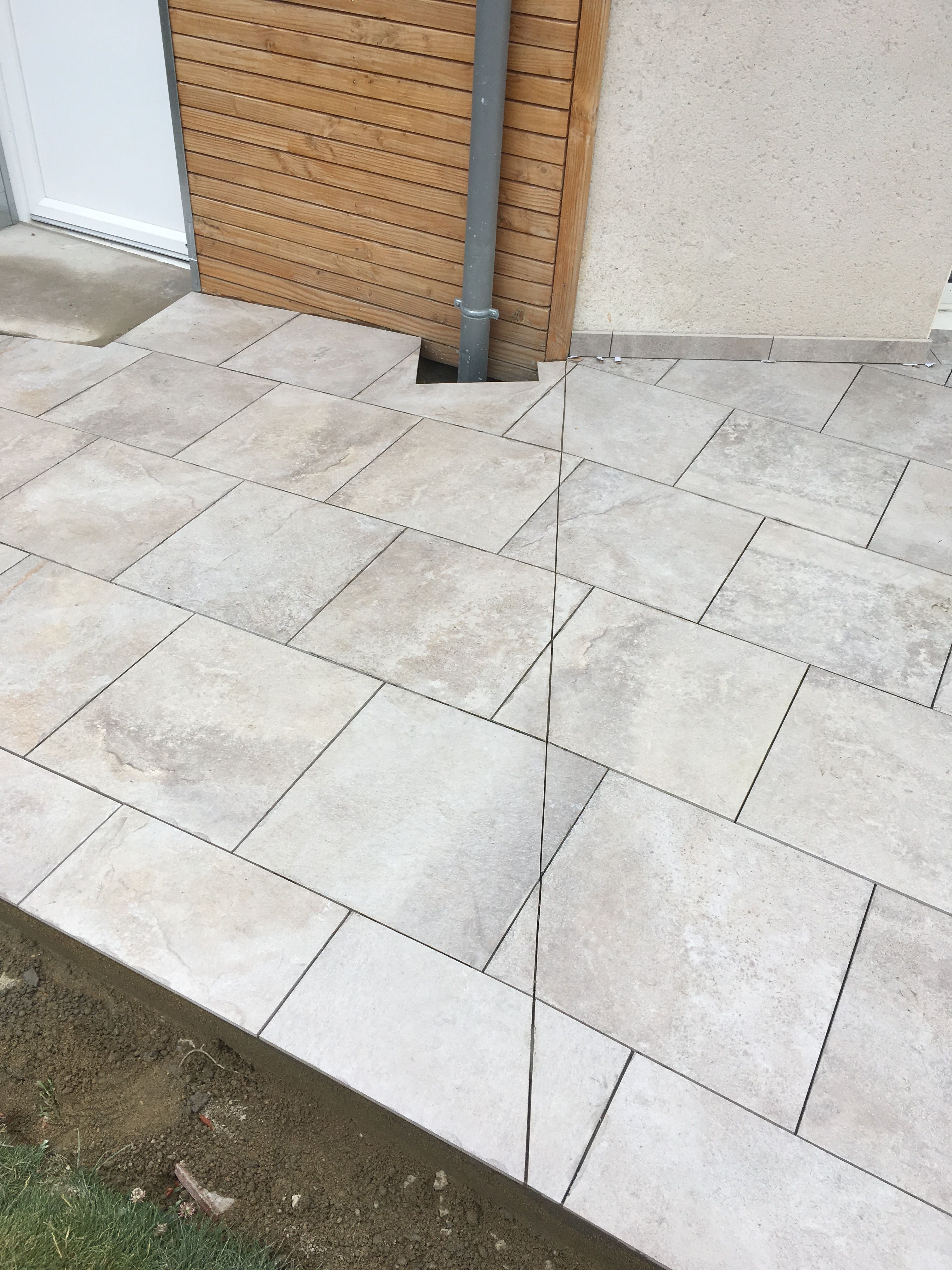 Pose de carrelage sur une terrasse extérieure à Allonnes - 3 sur 6