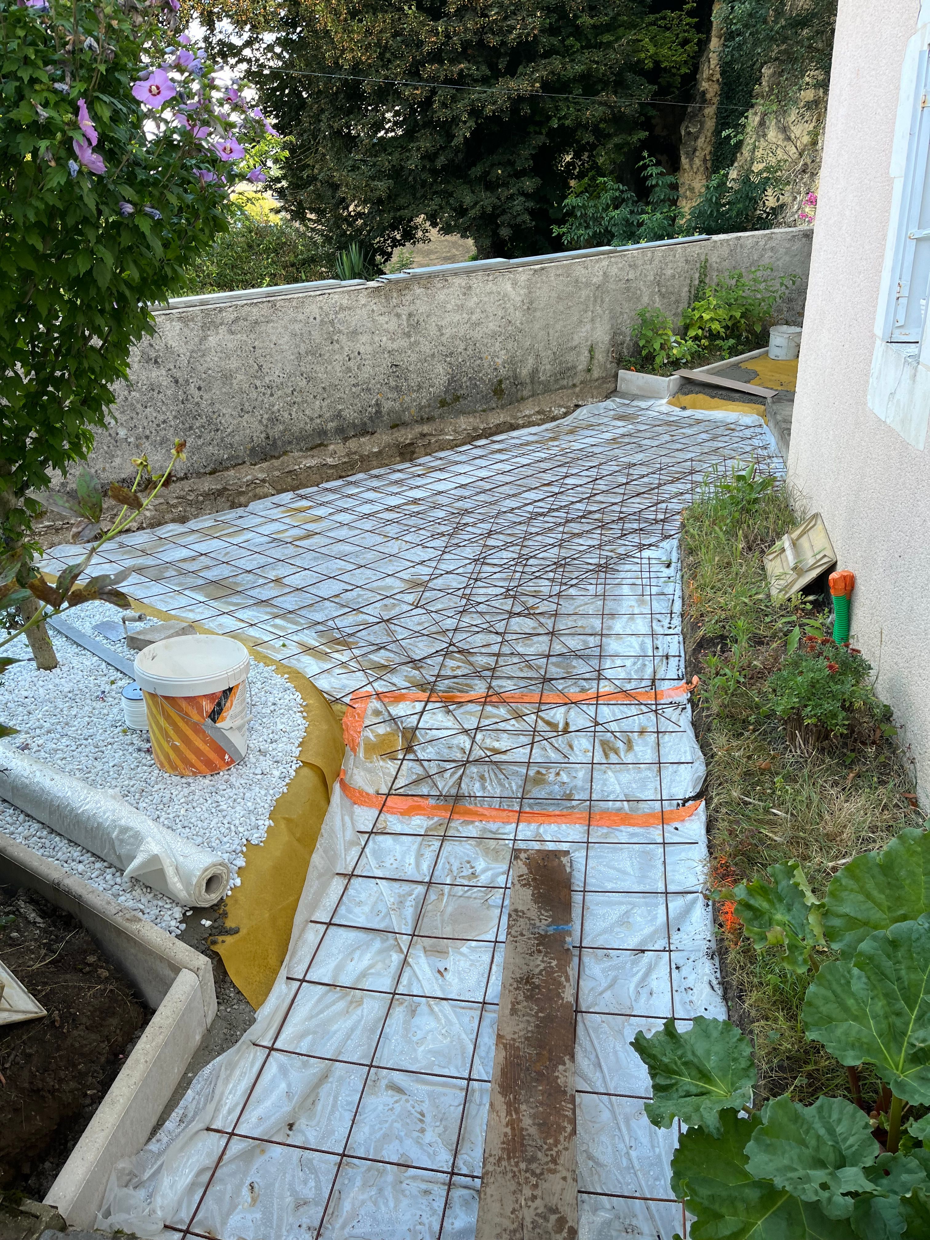Préparation de terrasse extérieure à Montval-sur-Loir - 2 sur 6