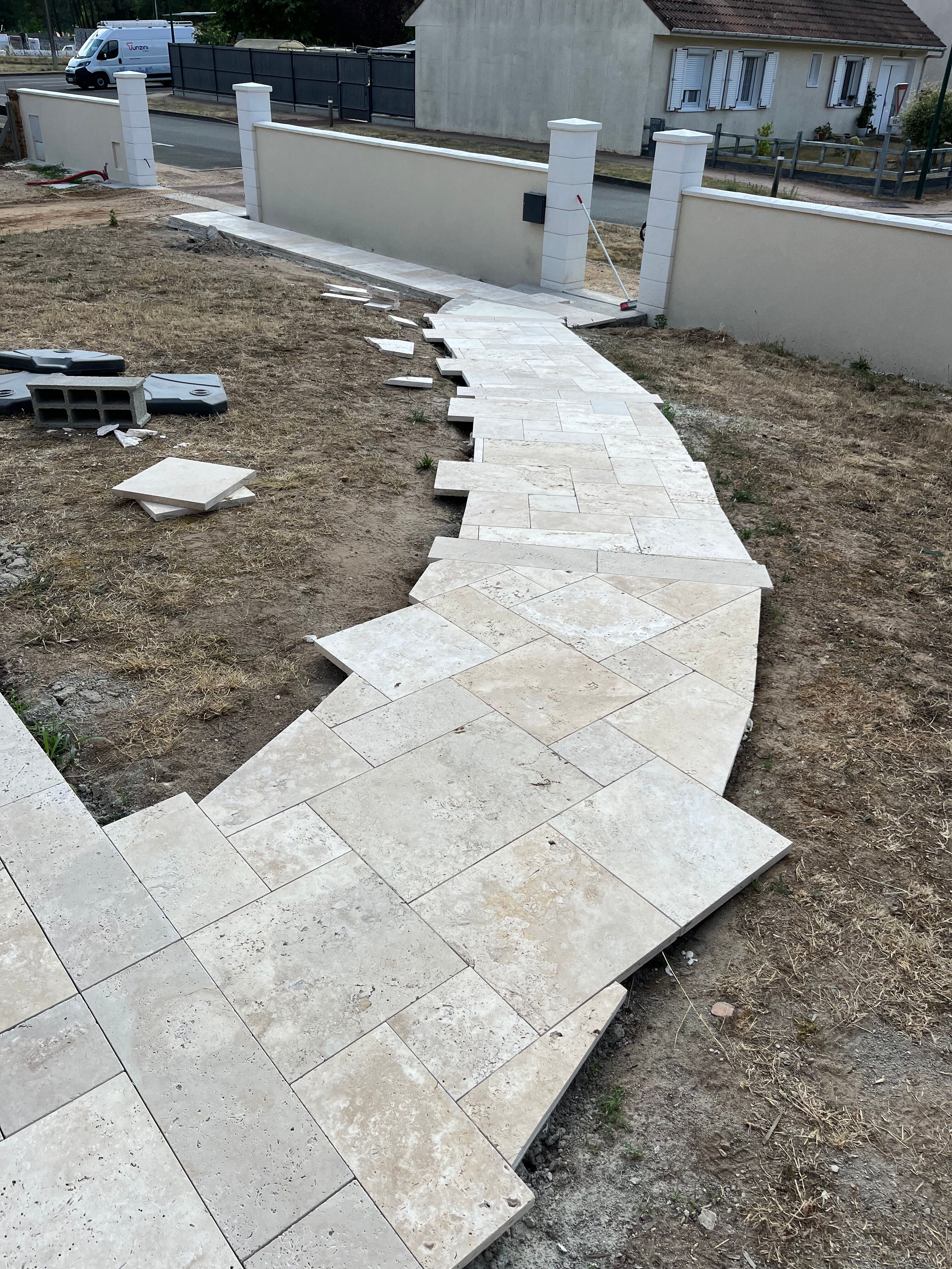 Pose de terrasse en travertin à Écommoy - 2 sur 20