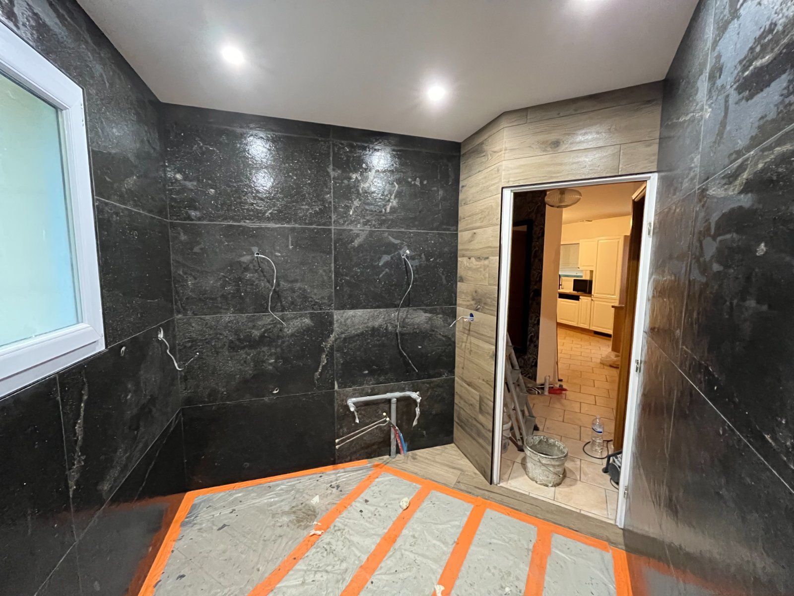Rénovation de douche en grès cérame imitation bois à Saint-Ouen-en-Belin — Salle de bain à Saint-Ouen-en-Belin — photo 2 sur 9