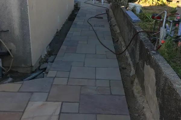 Pose d'un escalier et d'un palier en pierre à Beaumont-Pied-de-Bœuf Pose d'un escalier et d'un palier en pierre à Beaumont-Pied-de-Bœuf - 9 sur 10