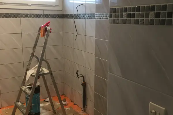 Préparation des murs pour une salle de bain à La Suze-sur-Sarthe Préparation des murs pour une salle de bain à La Suze-sur-Sarthe - 6 sur 11