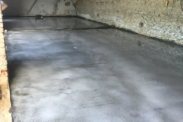 Préparation d'une dalle pour carrelage à Brette-les-Pins Préparation d'une dalle pour carrelage à Brette-les-Pins - 1 sur 2