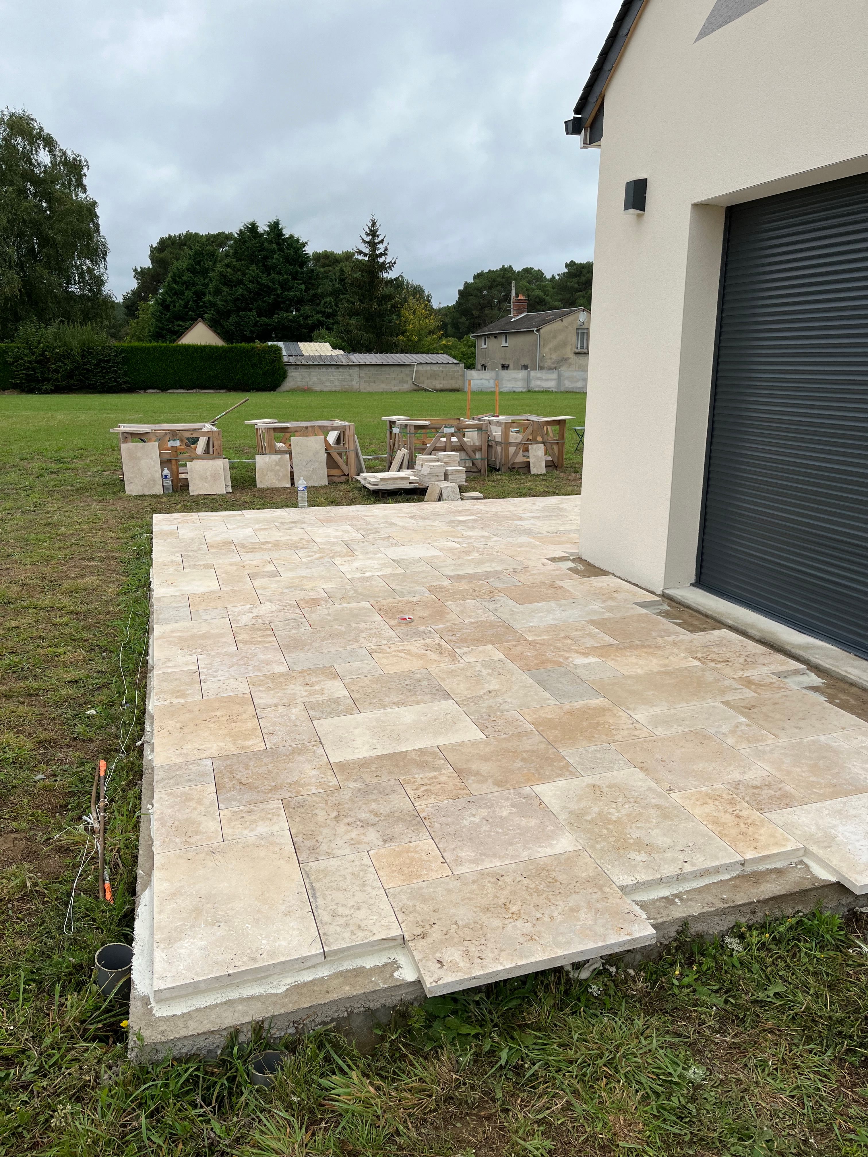 Pose de terrasse en travertin à Mayet (72360) - 2 sur 8