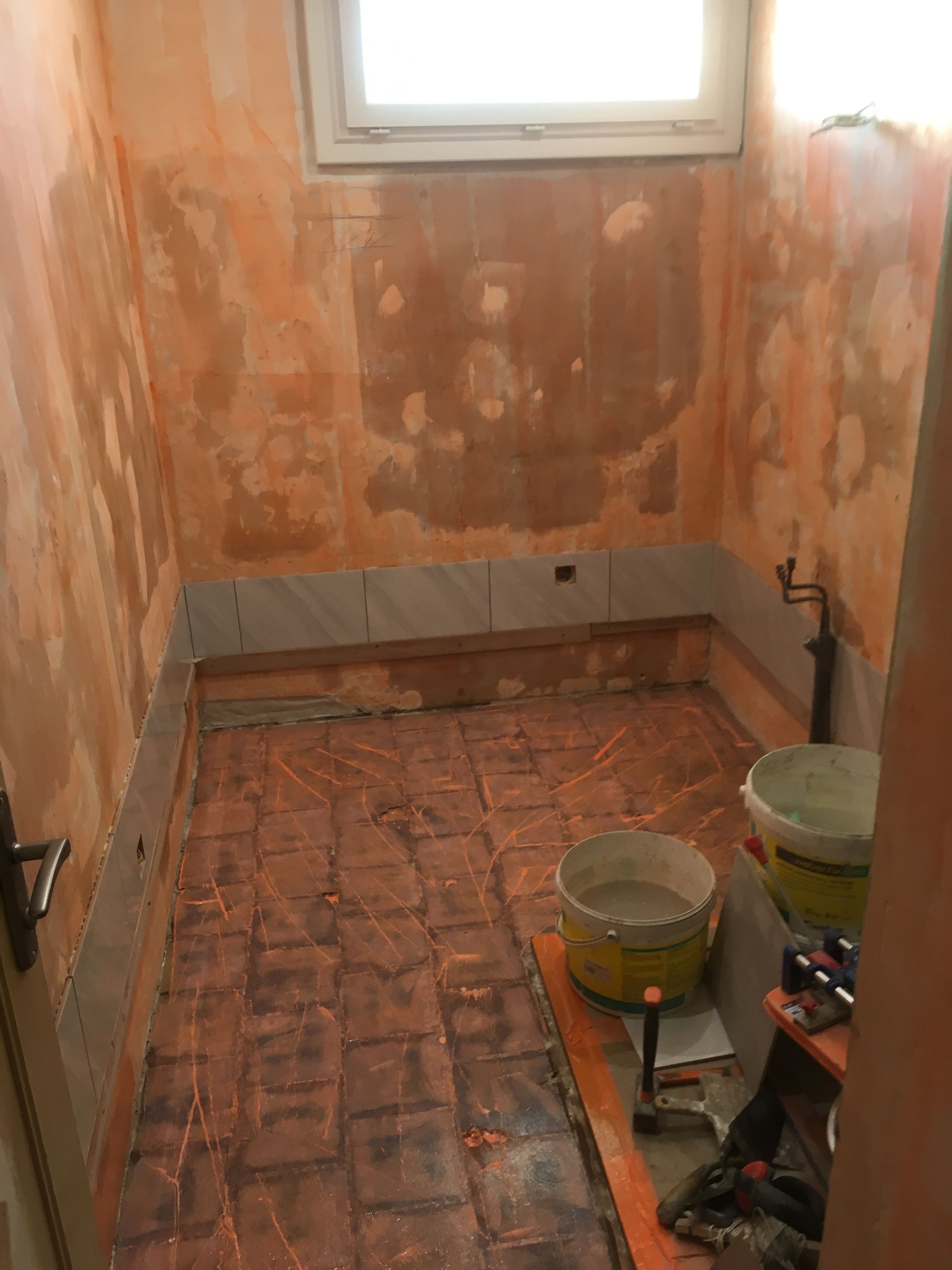 Préparation des murs pour une salle de bain à La Suze-sur-Sarthe - 3 sur 11