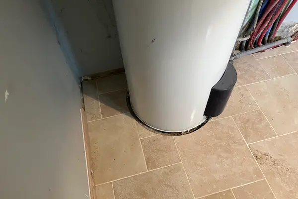 Pose de grès cérame imitation bois dans une douche à Saint-Ouen-en-Belin Pose de grès cérame imitation bois dans une douche à Saint-Ouen-en-Belin - 15 sur 16