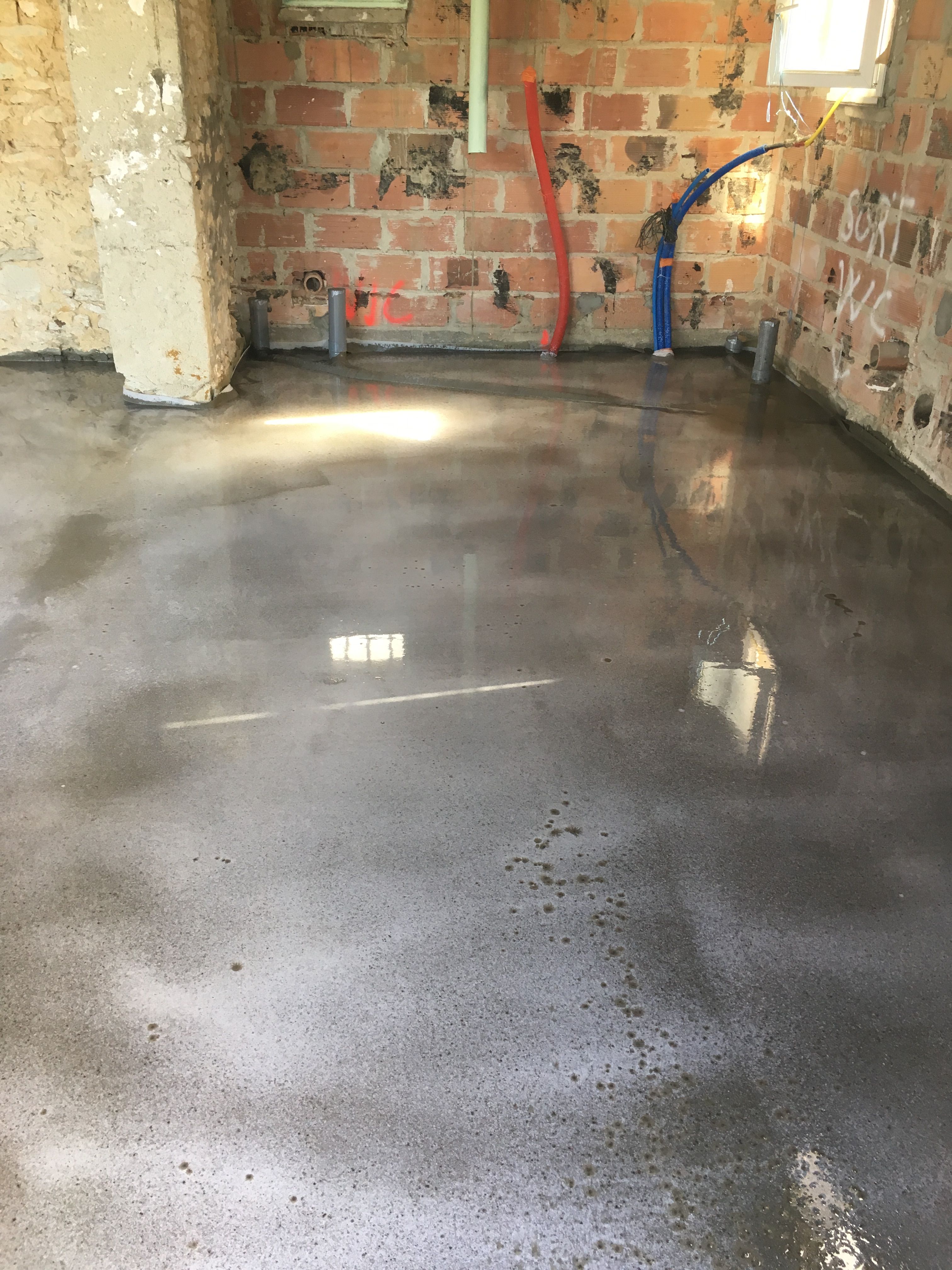 Préparation d'une dalle pour carrelage à Brette-les-Pins - 2 sur 2