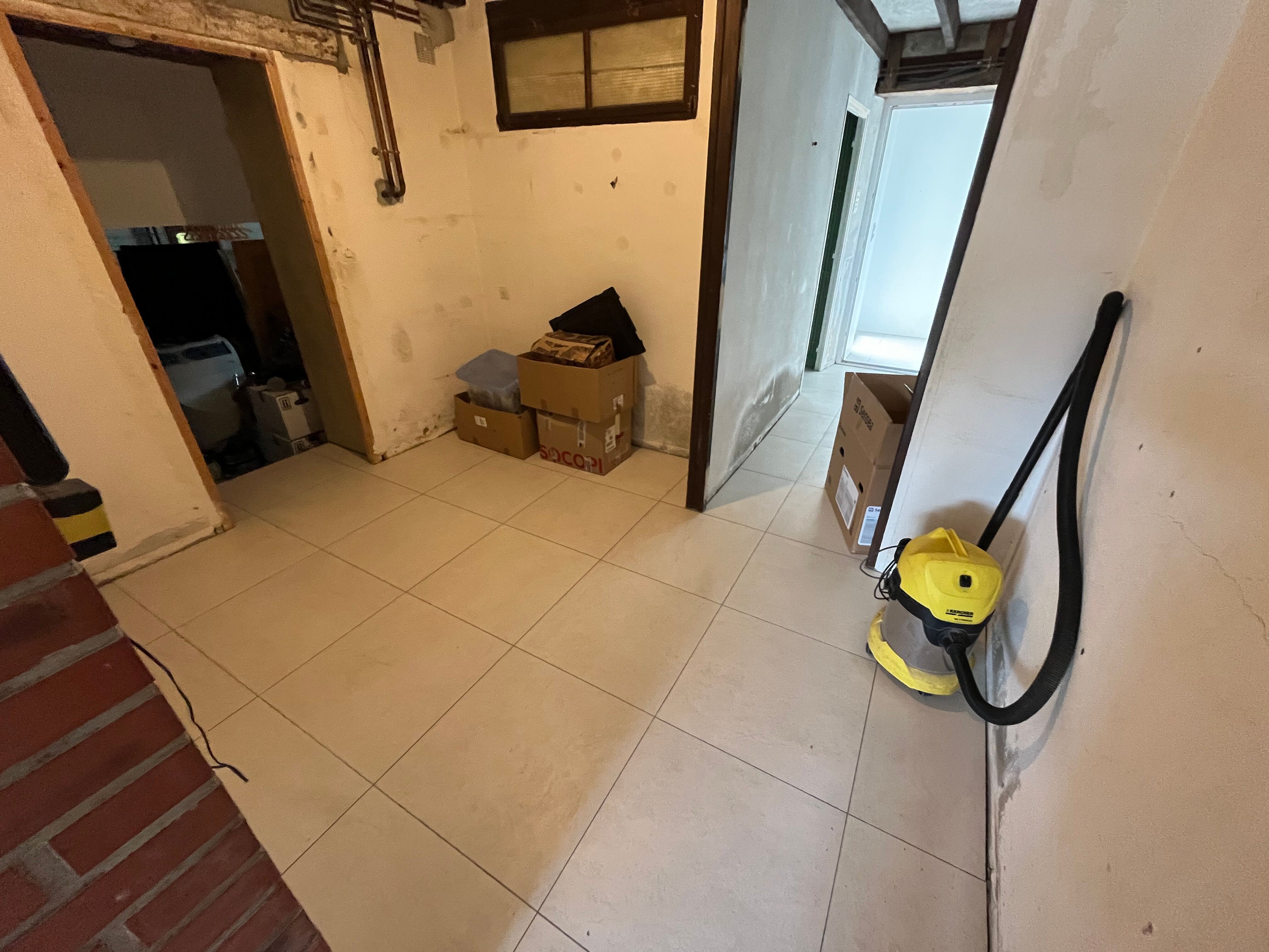 Pose de carrelage imitation parquet au sol à Oizé - 2 sur 7
