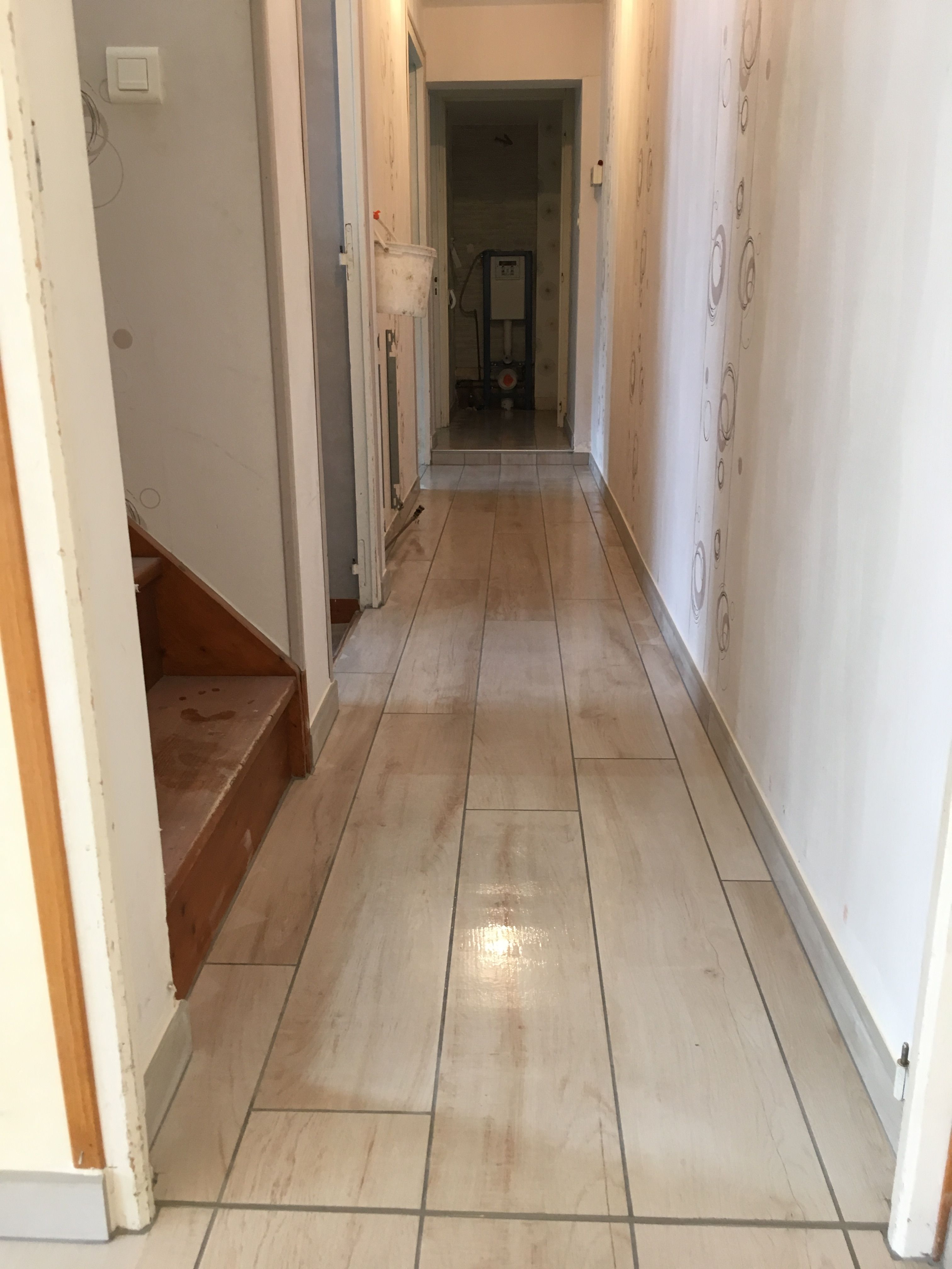 Pose de carrelage au sol dans un couloir à Montval-sur-Loir - 14 sur 20