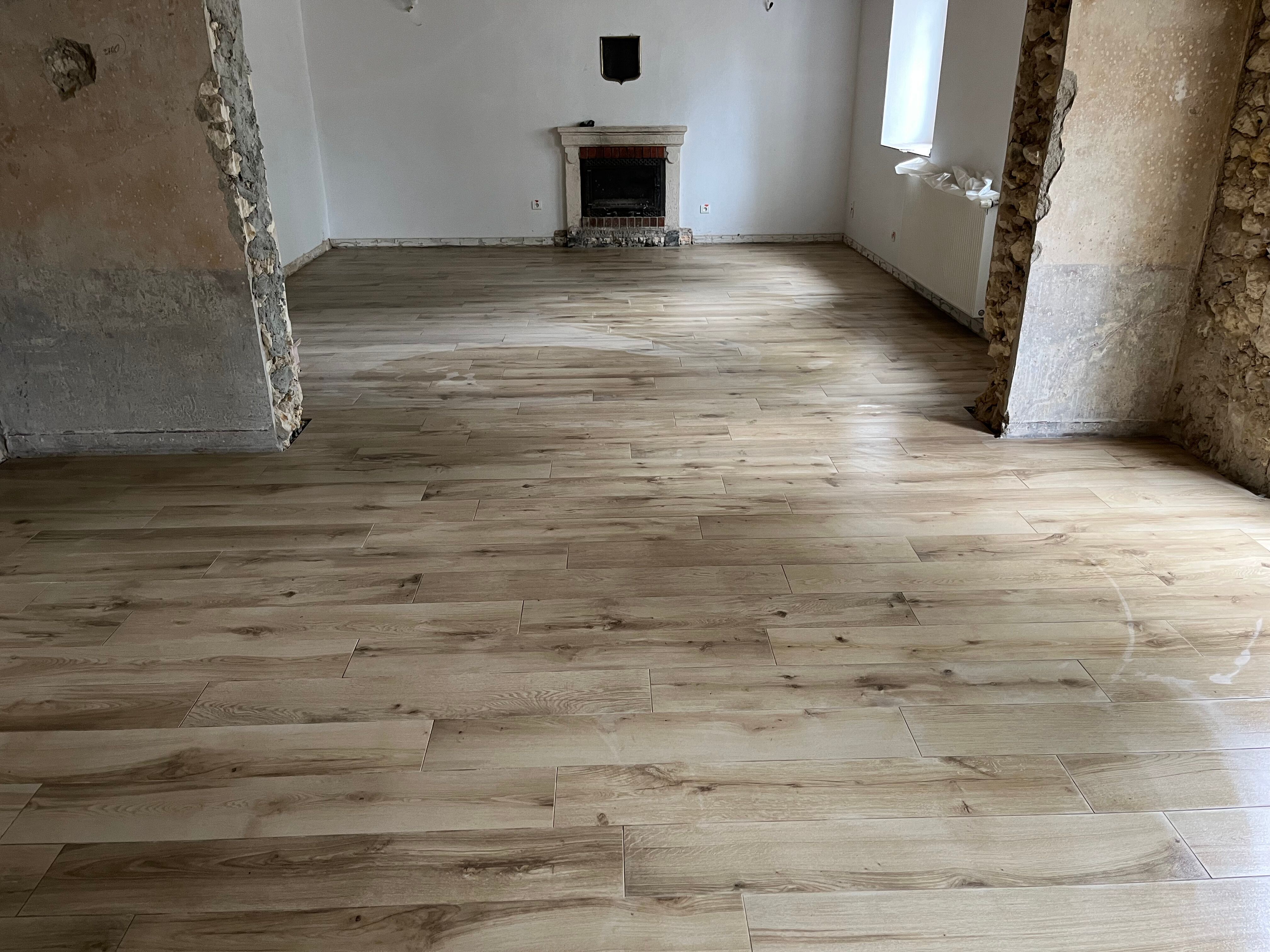 Pose de carrelage imitation parquet au sol à Oizé - 6 sur 7