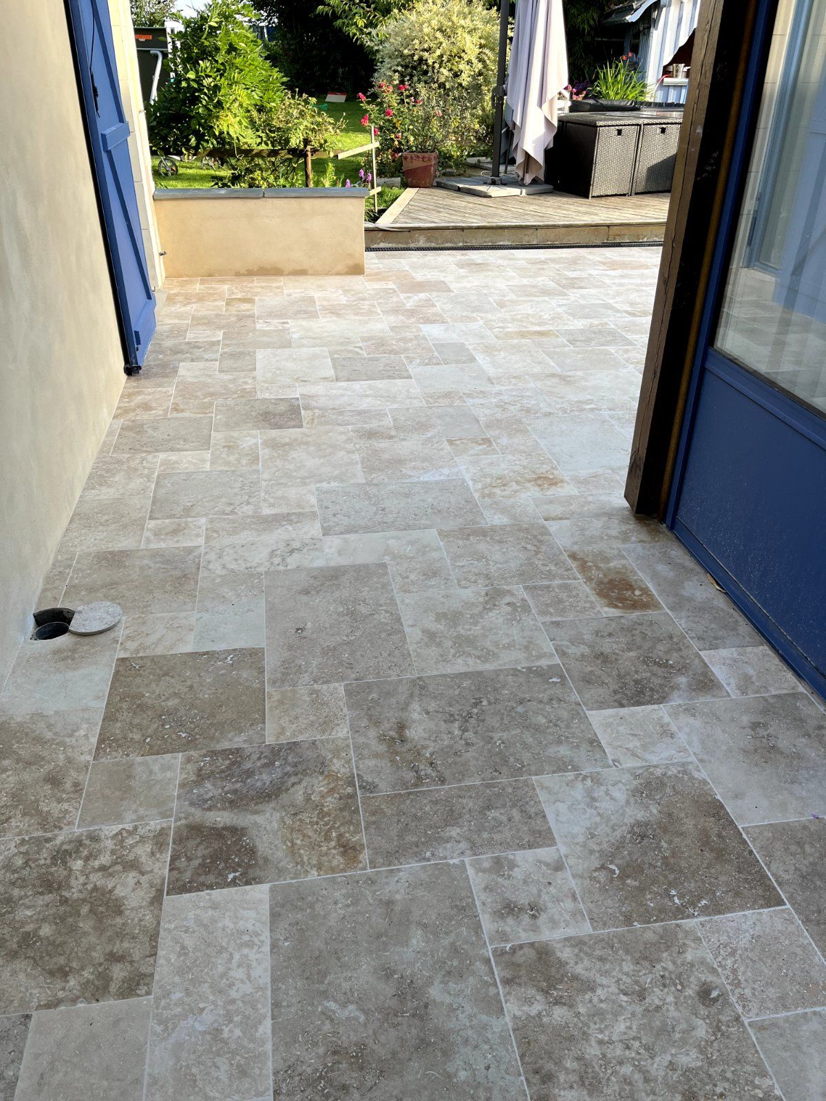 Pose de travertin pour une terrasse élégante — Terrasse en Sarthe — photo 3 sur 5