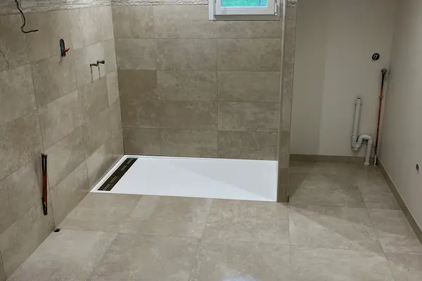 Pose de carrelage dans une salle de bain à Vaas Pose de carrelage dans une salle de bain à Vaas - 1 sur 2