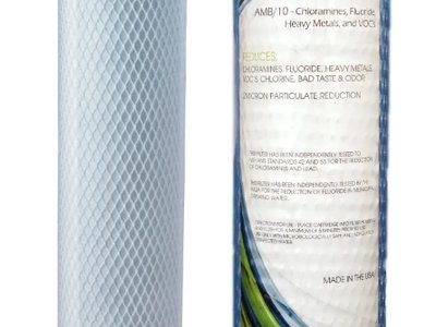 Picture of an activate carbon block filter next to an Aquametix filter