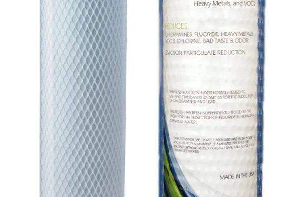 Picture of an activate carbon block filter next to an Aquametix filter