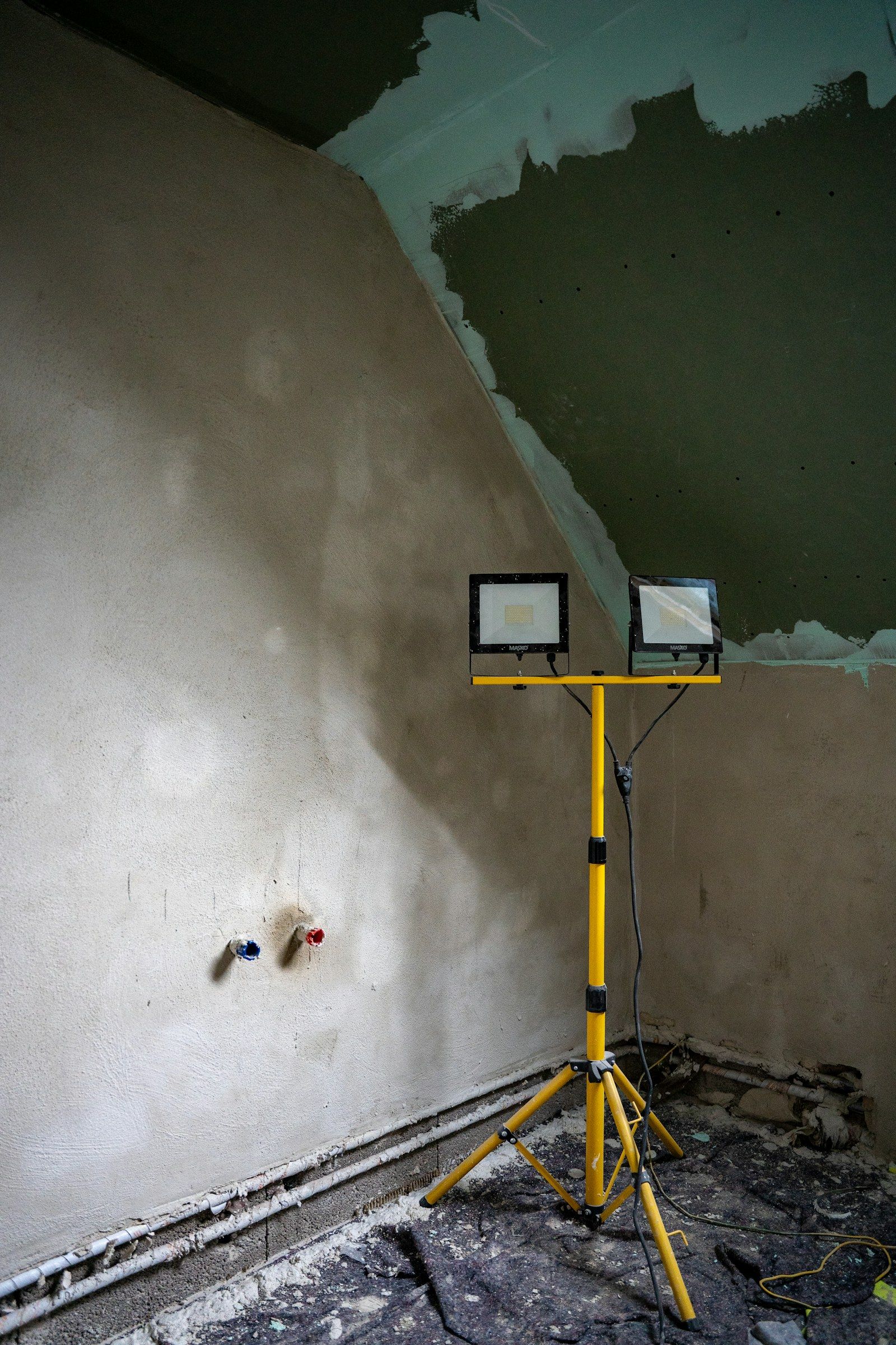 Plasterboard preparation and fixing in progress