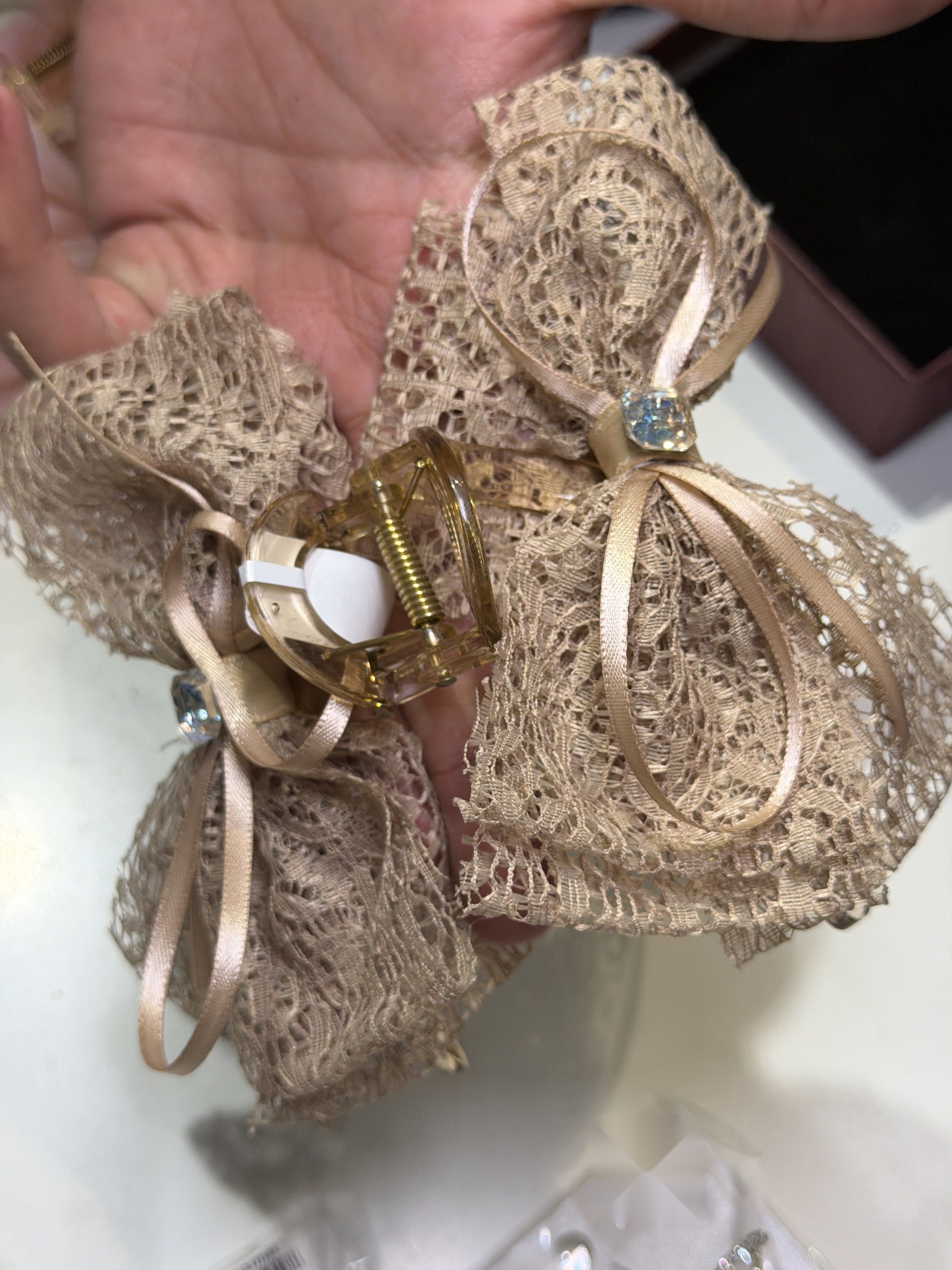 Lace bow hair clutcher, beige