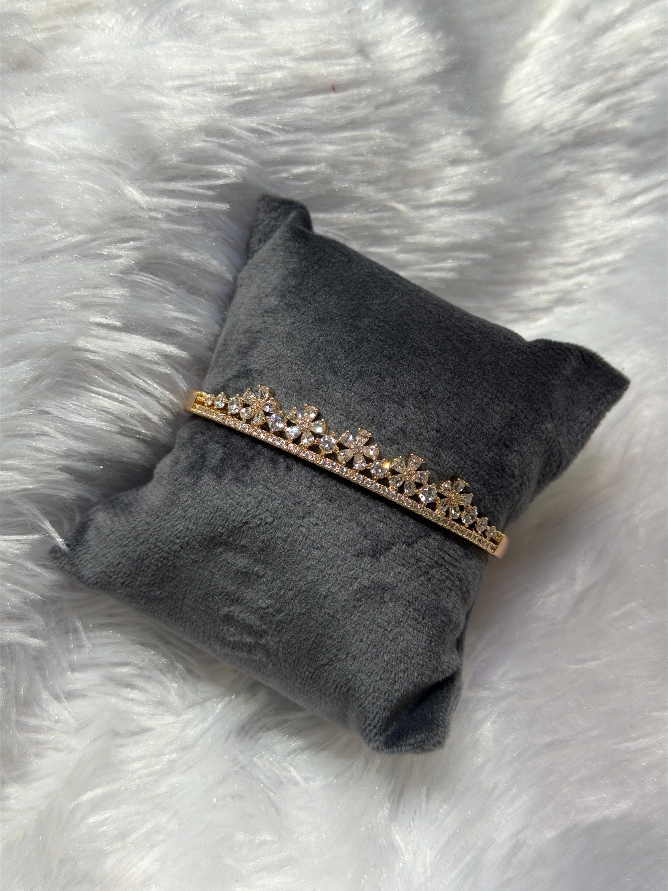 Crown stone bracelet, rose gold