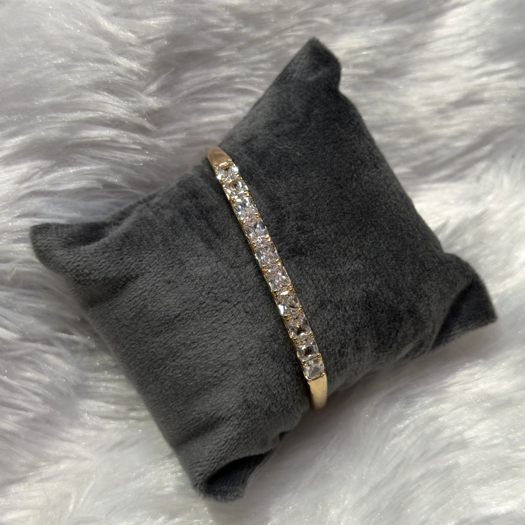 Slim stone line bracelet