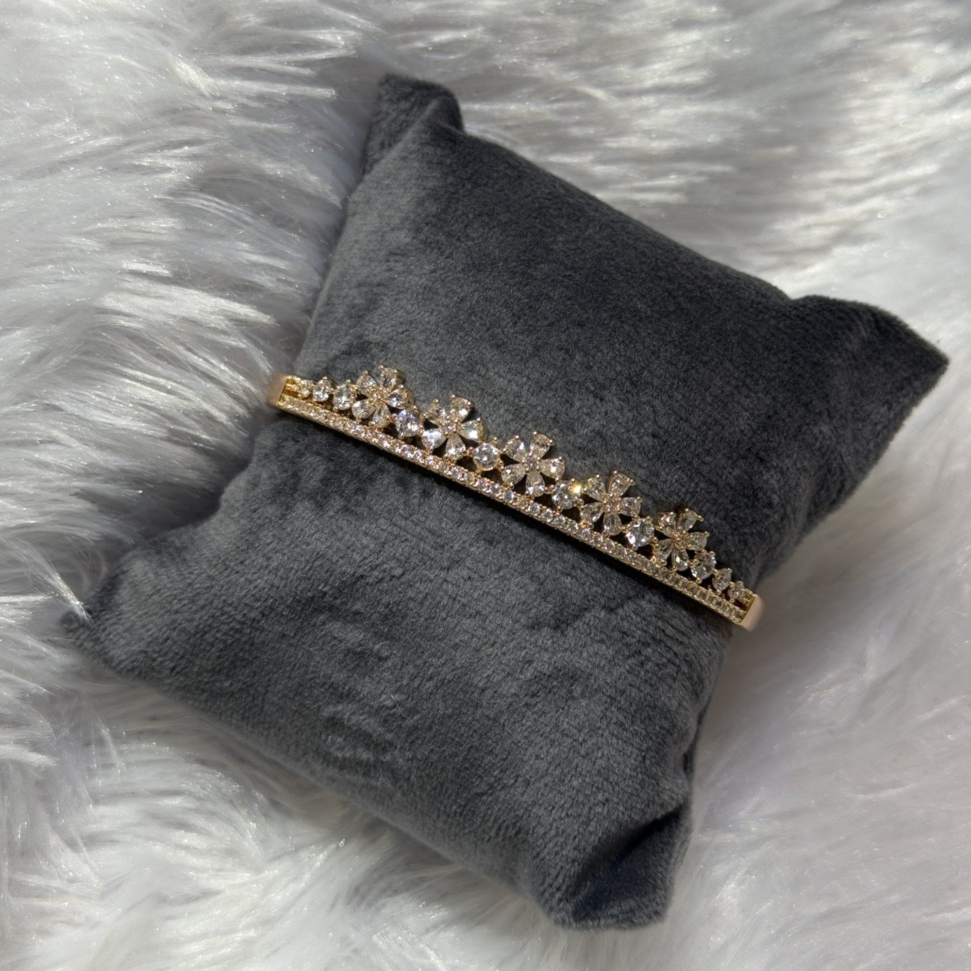 Crown stone bracelet, rose gold