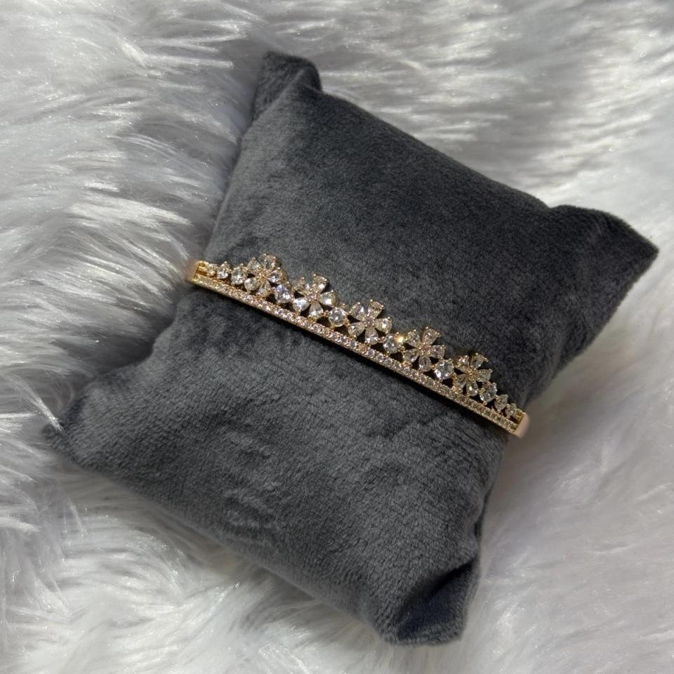 Crown stone bracelet, rose gold