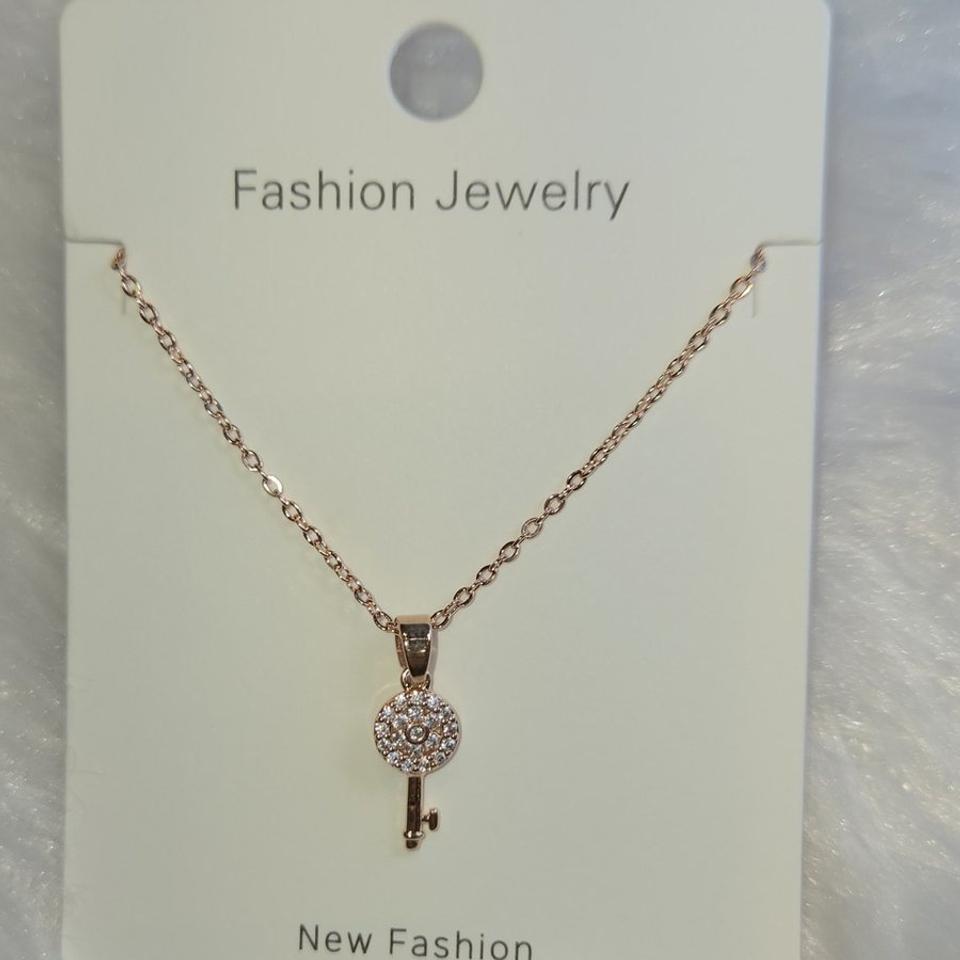 Rose gold key pendant chain *