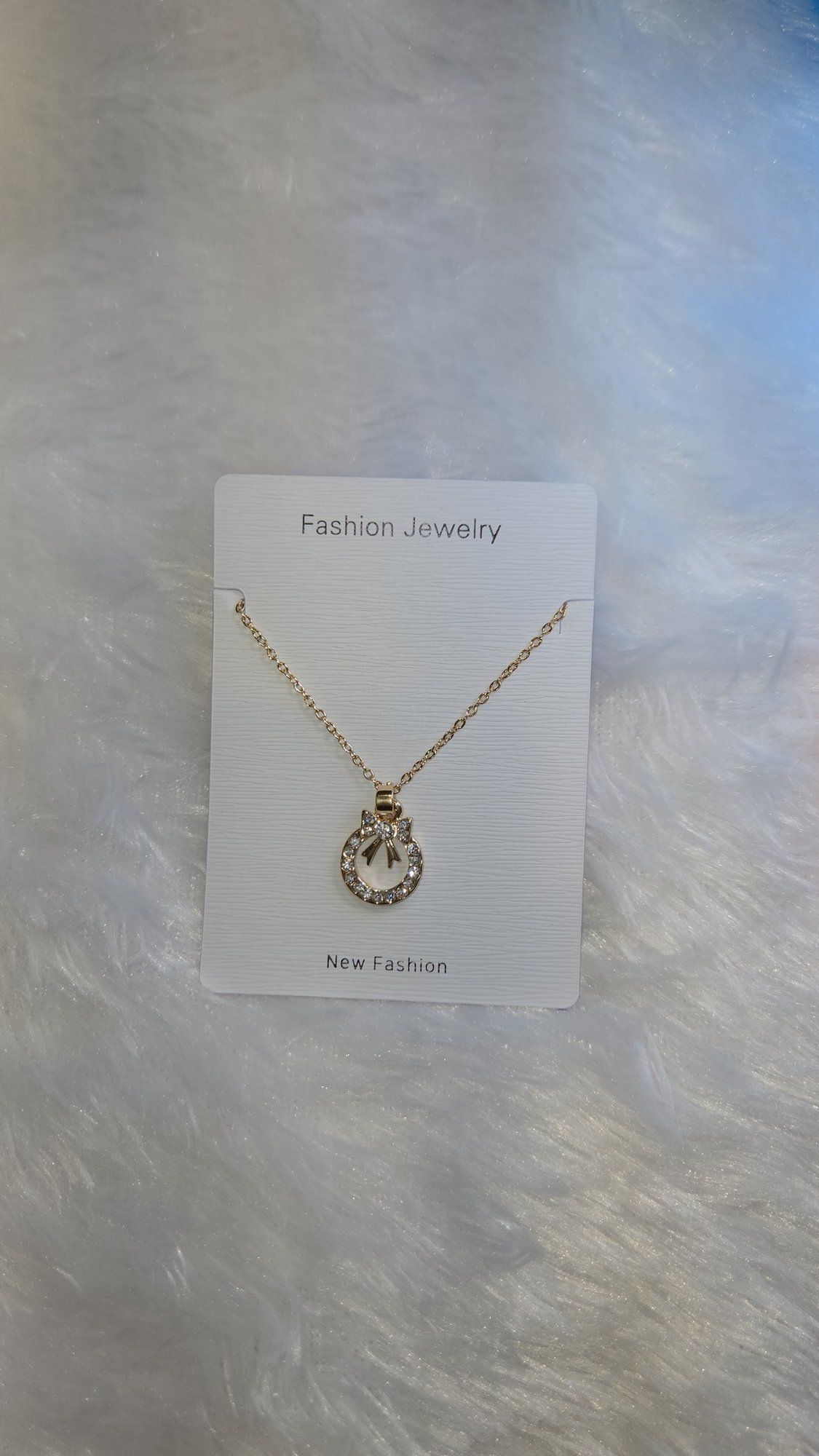 Gold moon circle pendant chain *