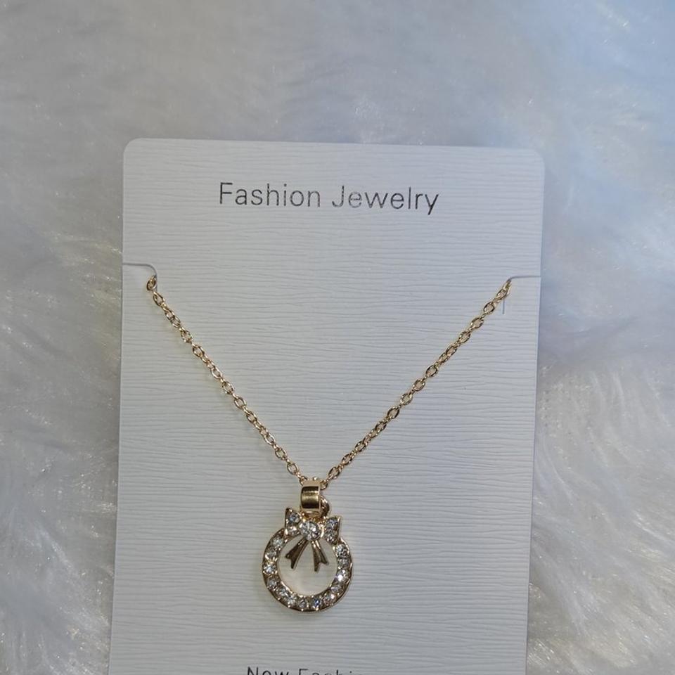 Gold moon circle pendant chain *