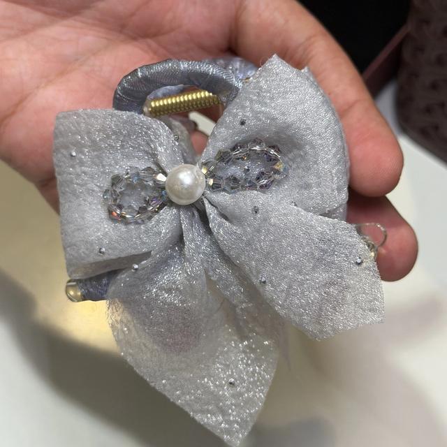Glitter bow hair clutcher, grey