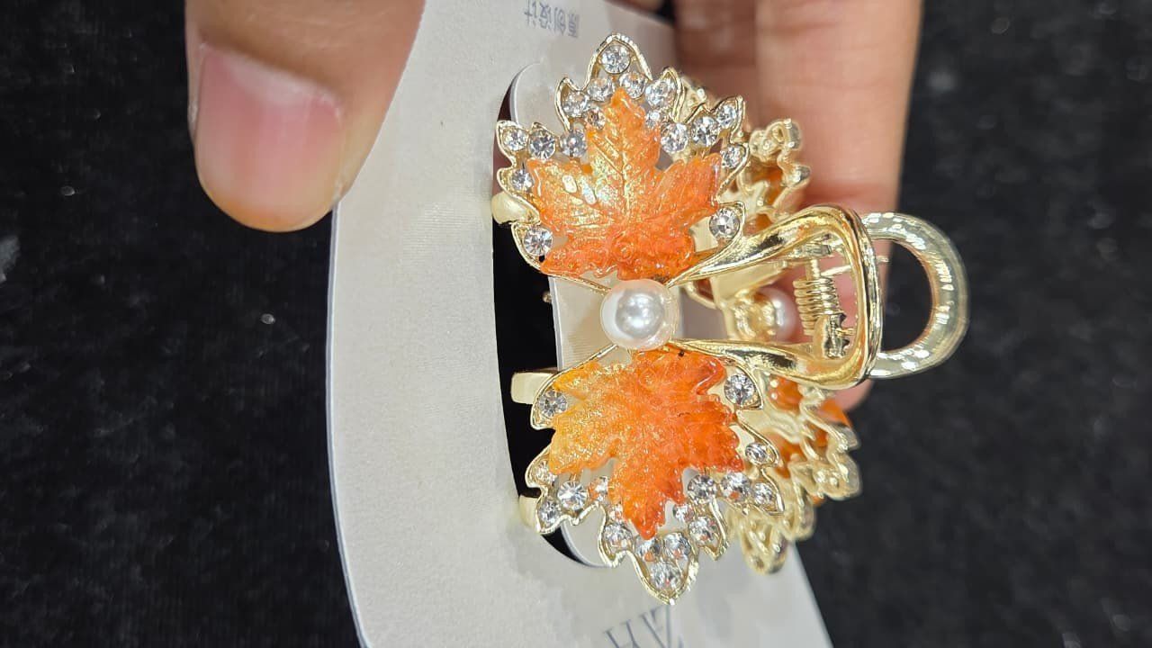 Orange maple leaf claw clip *