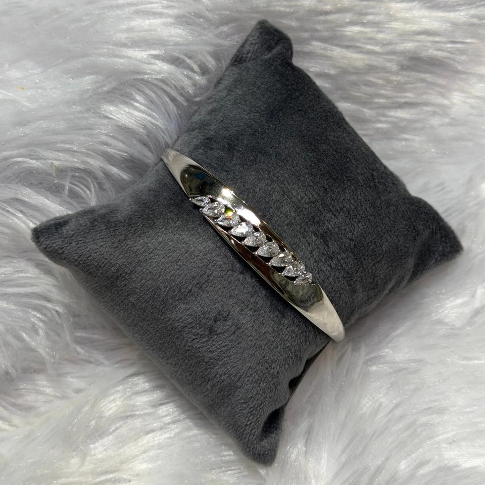 Twist stone cuff, silver tone
