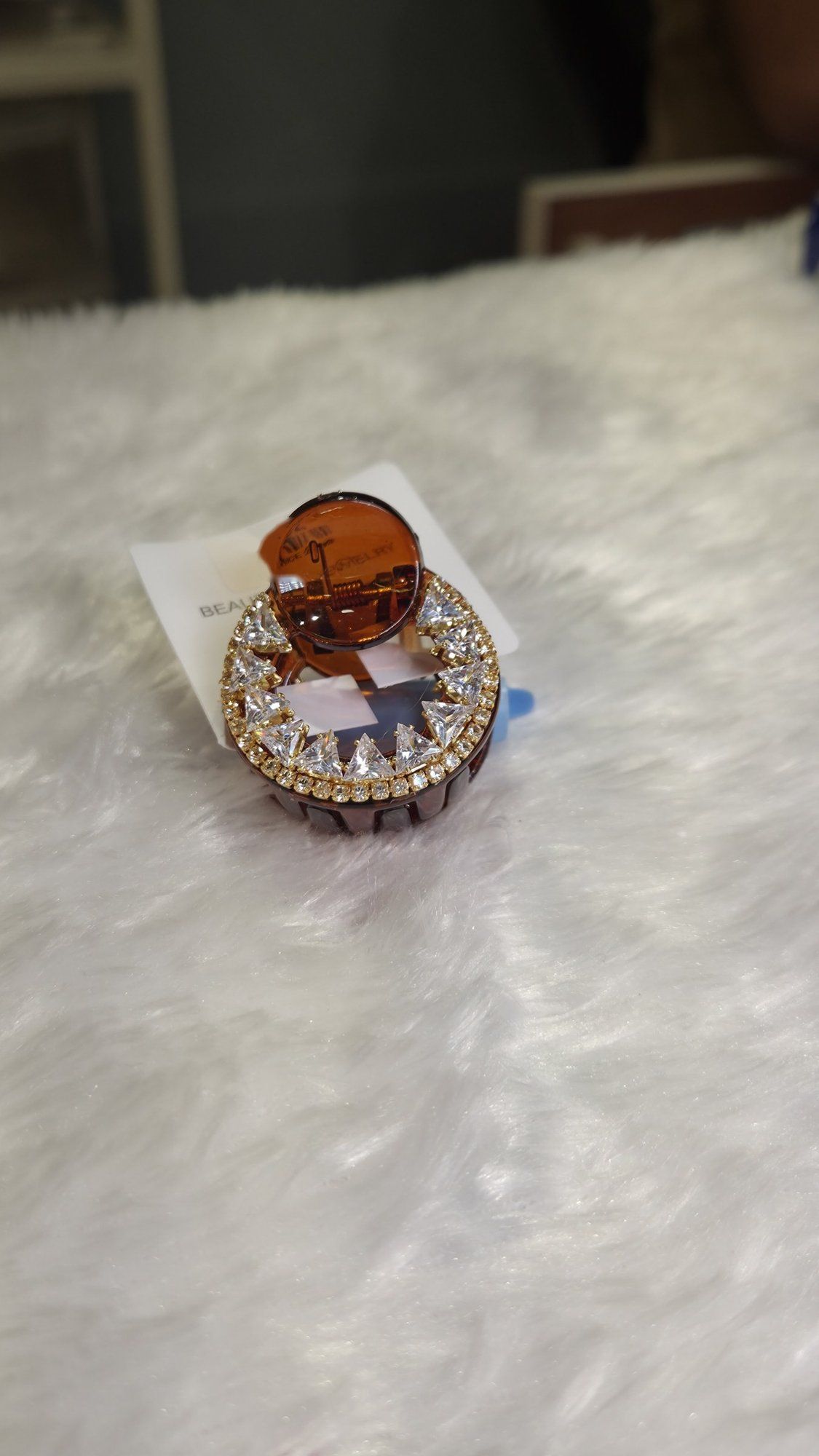 Amber round claw clip with crystals *