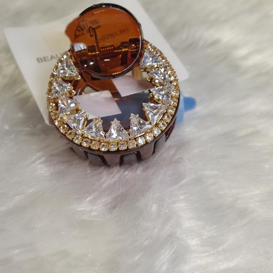 Amber round claw clip with crystals *