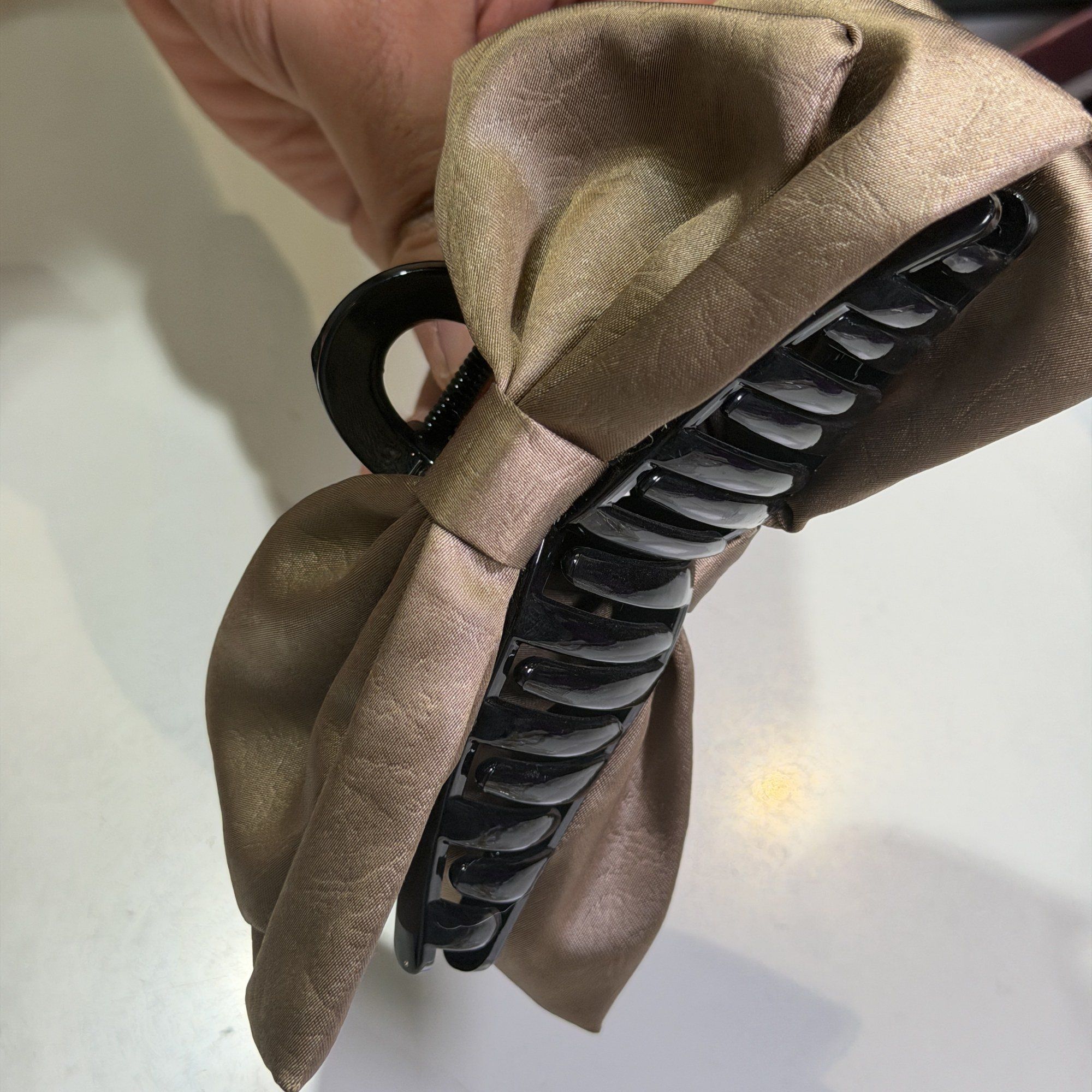 Satin bow hair clutcher, champagne, photo 2